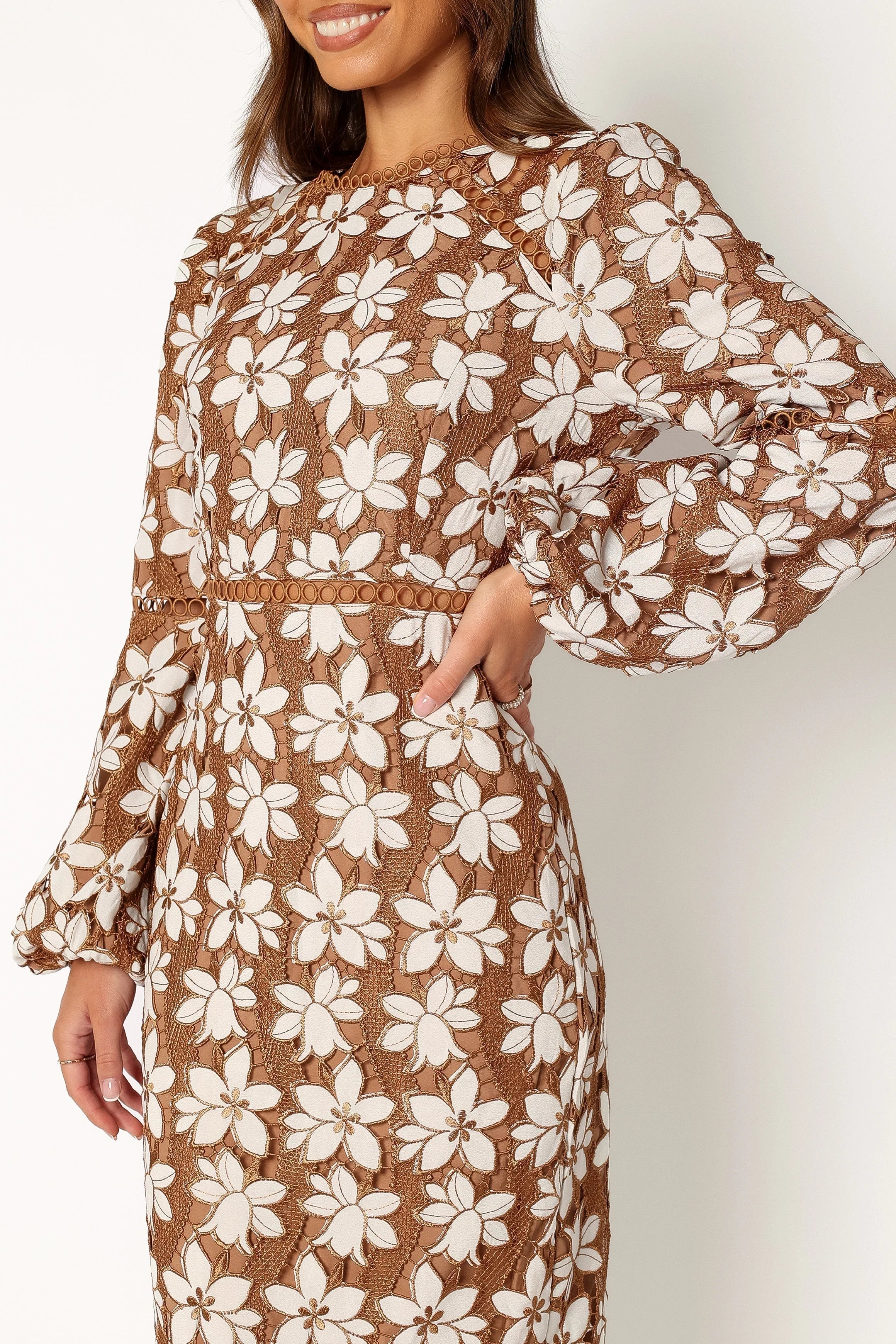 Robe longue en dentelle à manches longues Pierre - Mocha