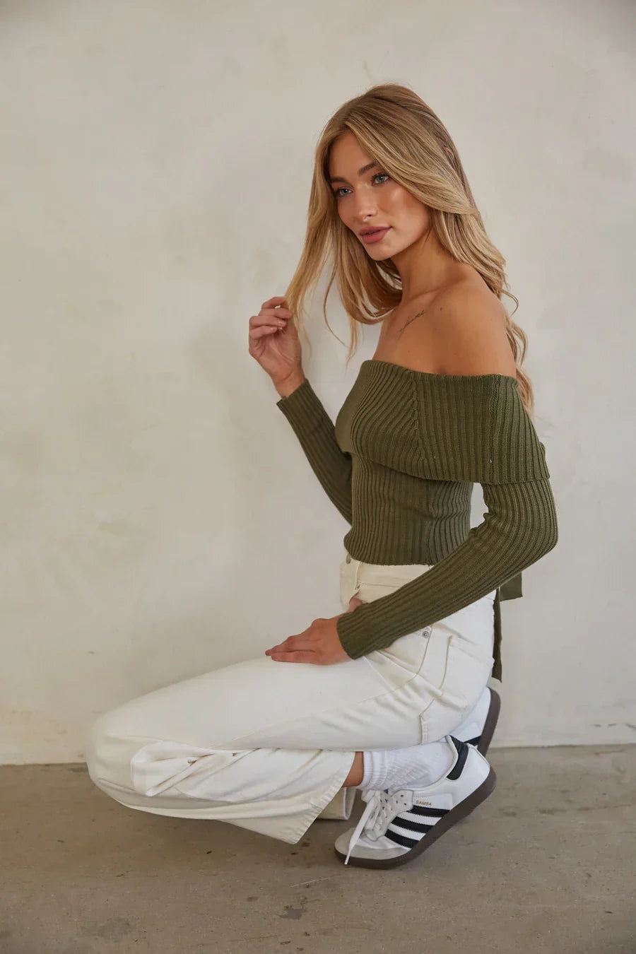 Pull Kara épaules dénudées avec nœud au dos