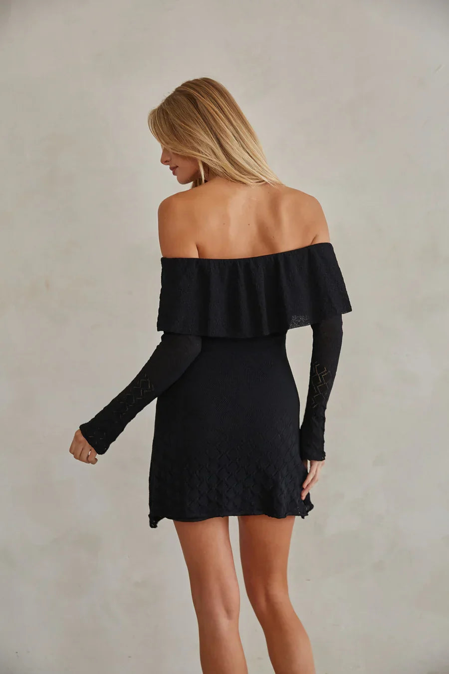 Robe pull courte à volants Julia avec épaules dénudées