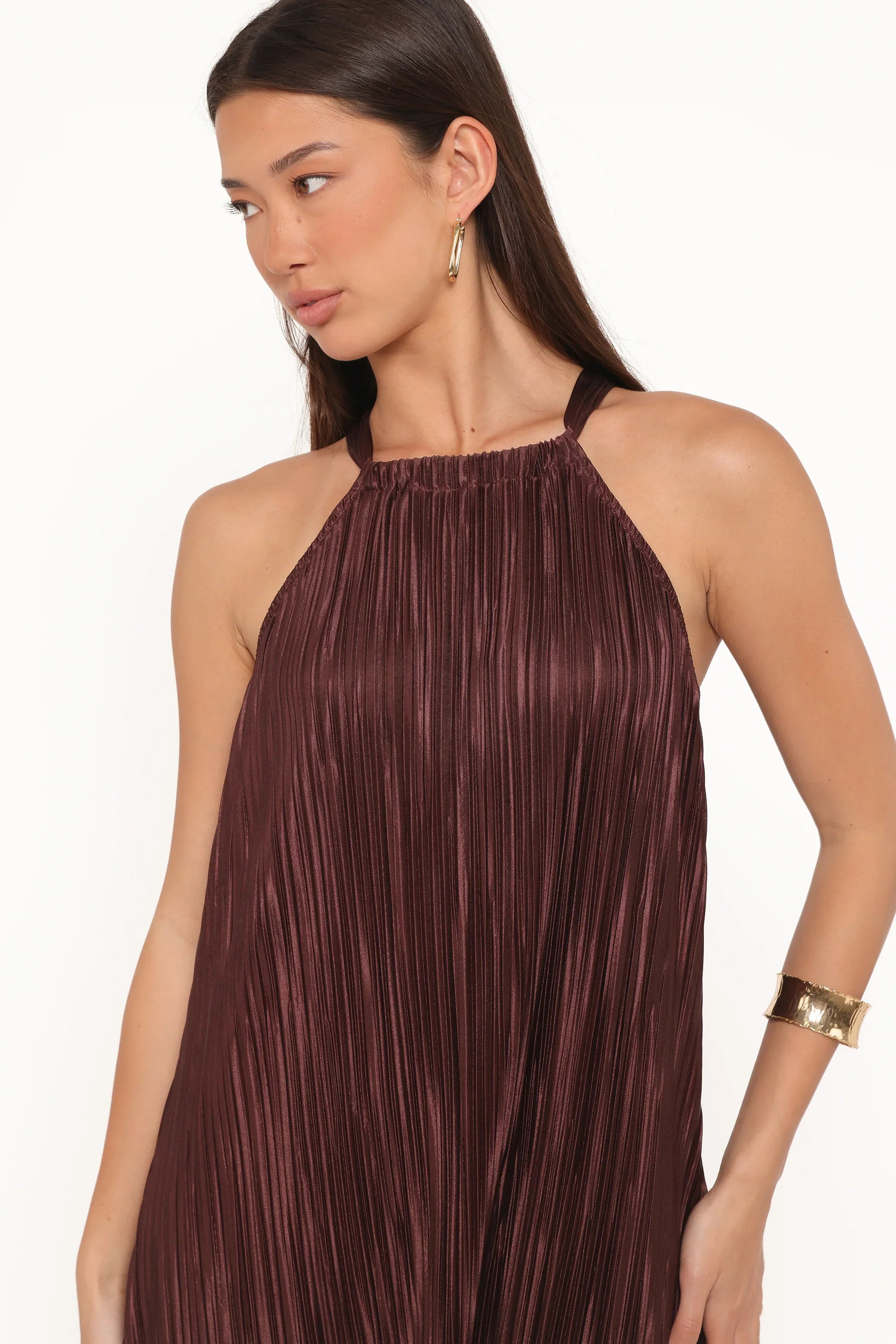 Robe longue Melody Plissée à encolure dos nu – Marron