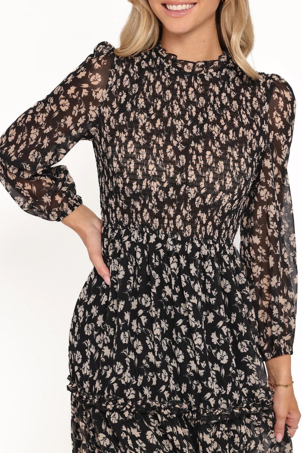 Robe mi-longue Edwina à manches longues froncées et volantées - Imprimé floral minuscule noir