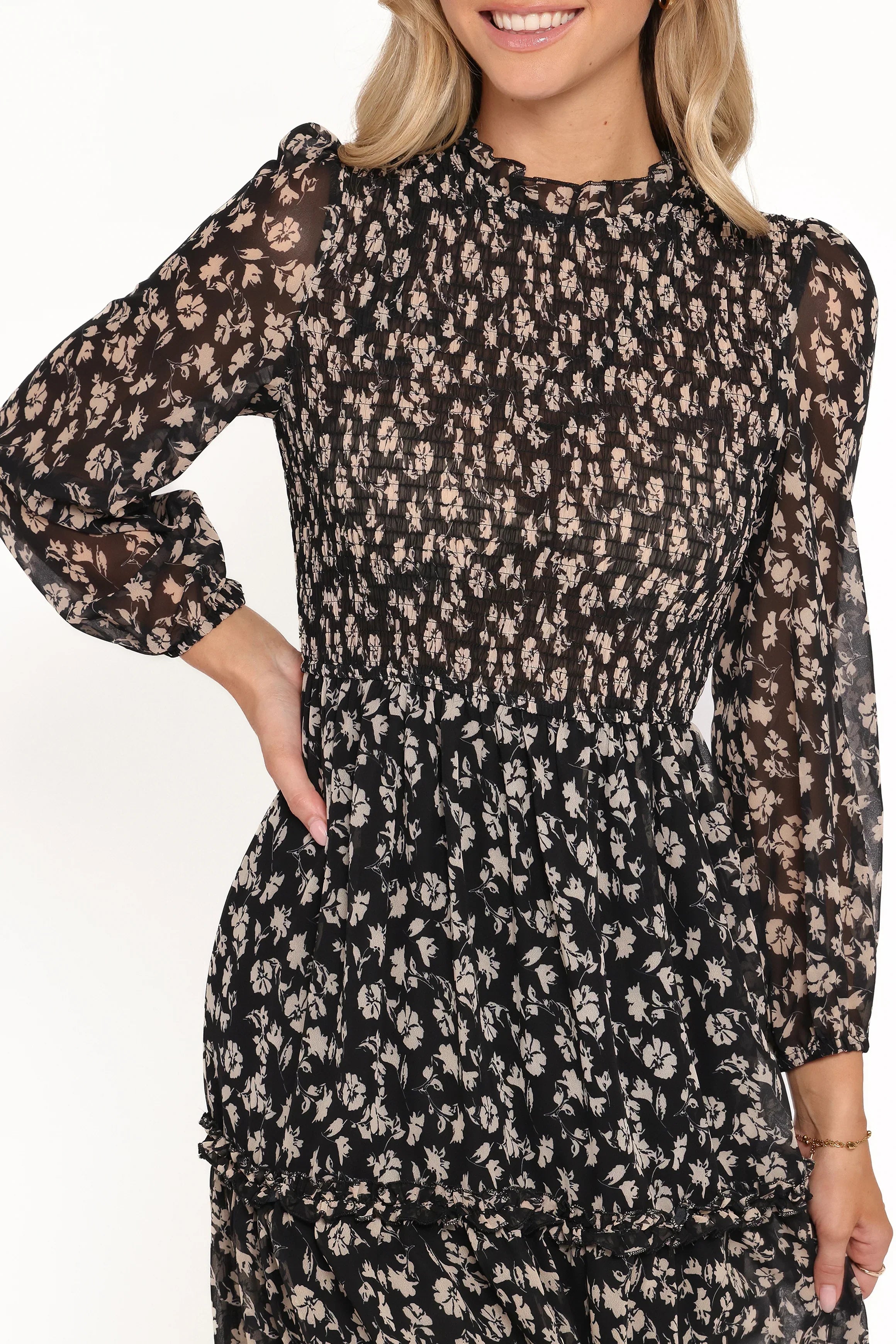 Robe mi-longue Edwina à manches longues froncées et volantées - Imprimé floral minuscule noir