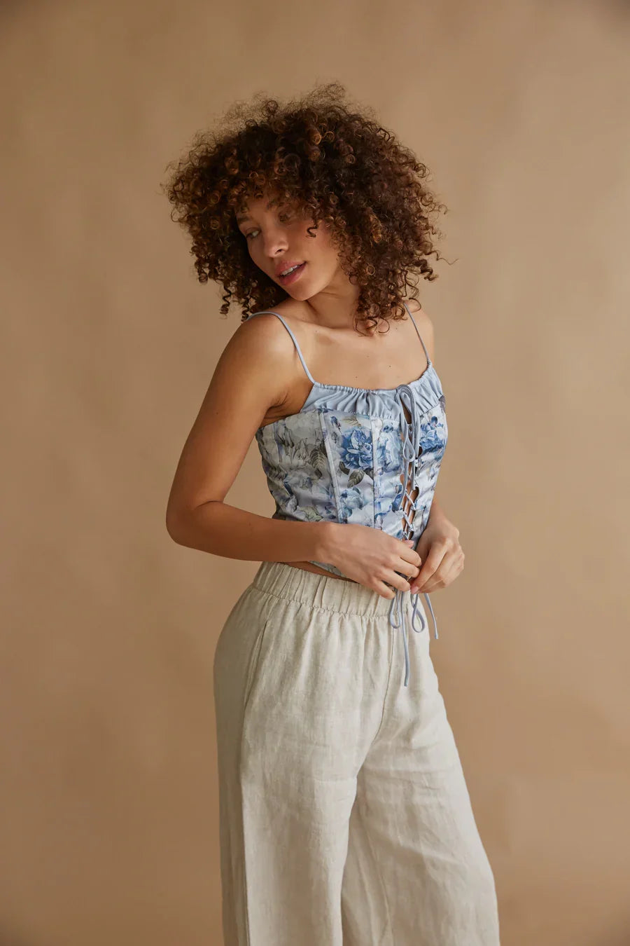 Top corset en satin à lacets Delphine à imprimé floral