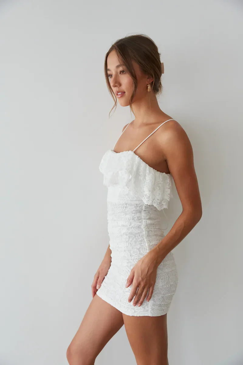 Mini-robe moulante Devyn Lace à volants