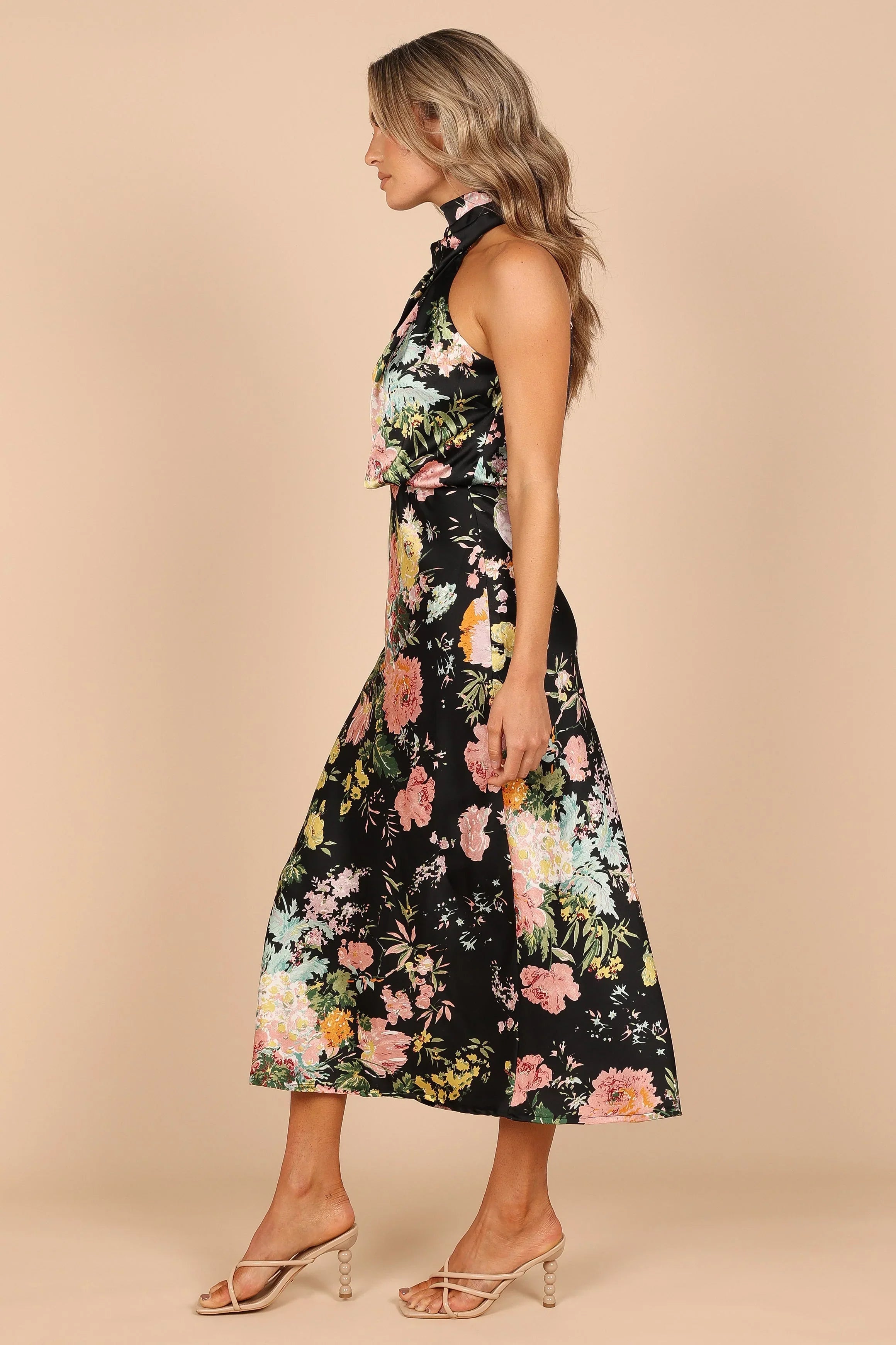 Robe midi Anabelle à col montant – Noir fleuri