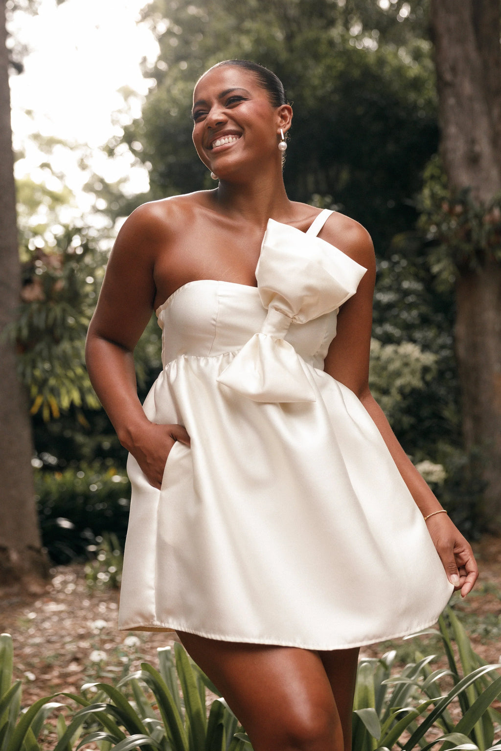 Mini-robe Ellah à devant bustier – Blanc cassé