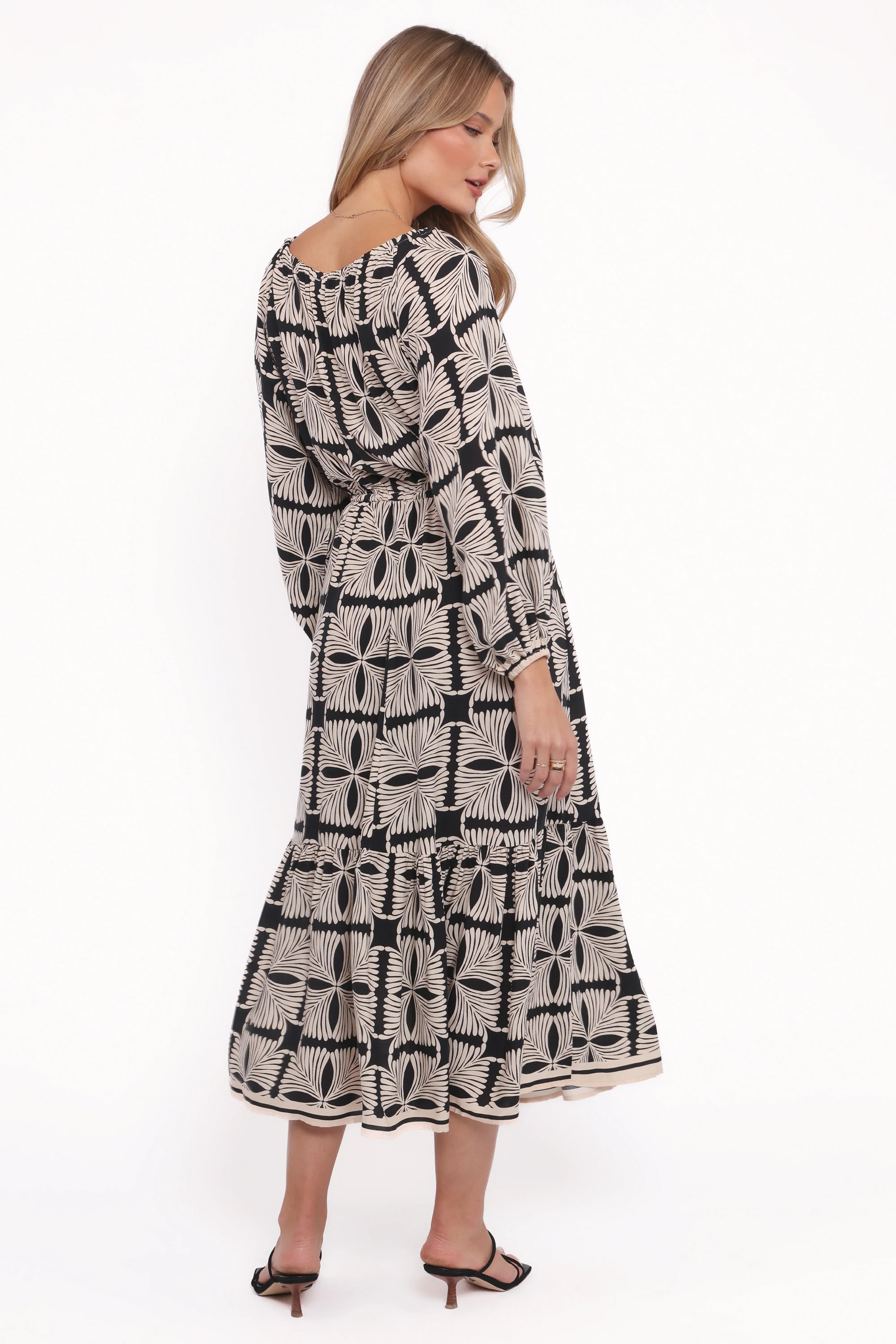 Robe midi asymétrique Faris – Imprimé géométrique noir