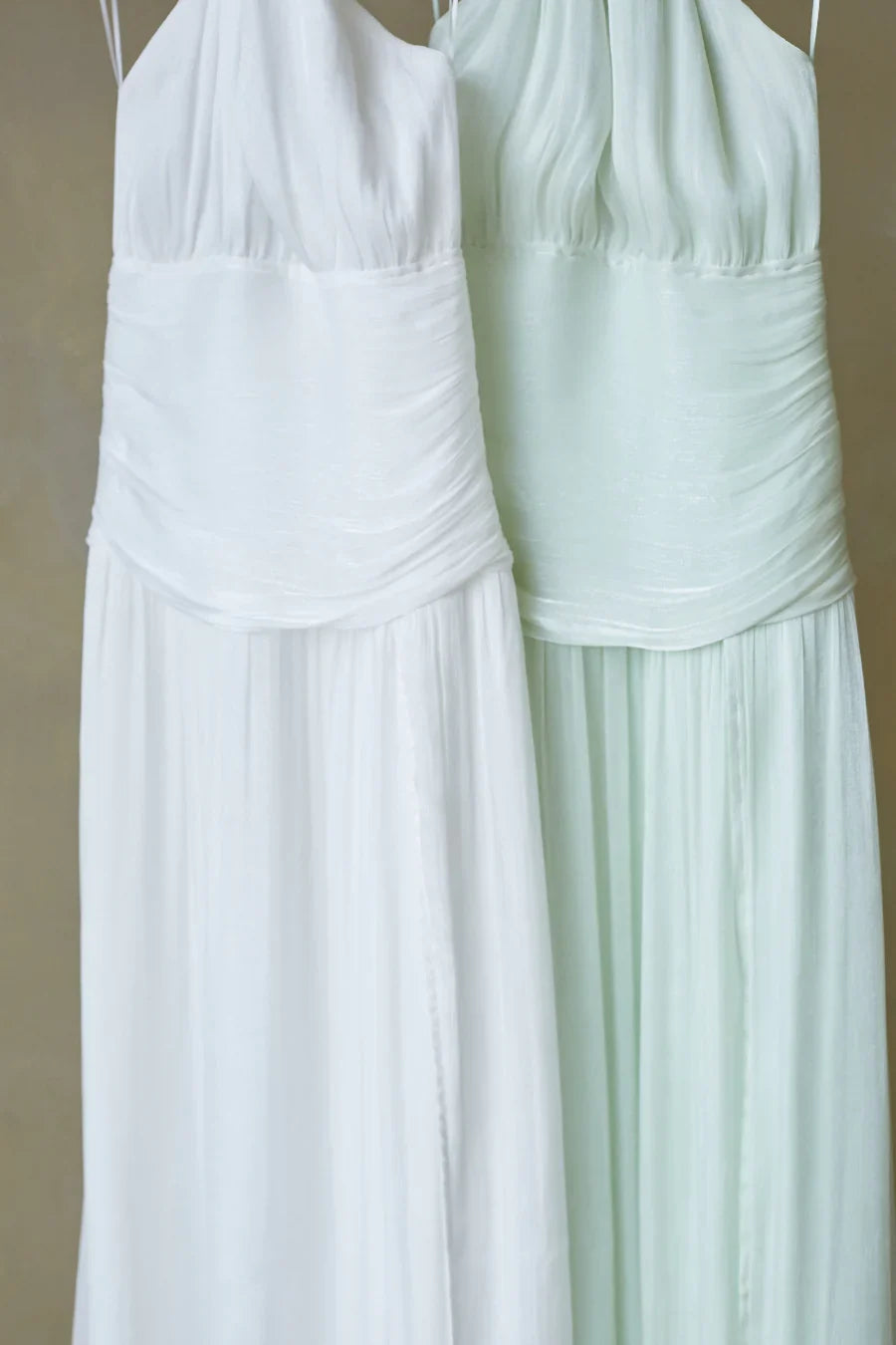 Robe longue à licou et taille basse Anastasia