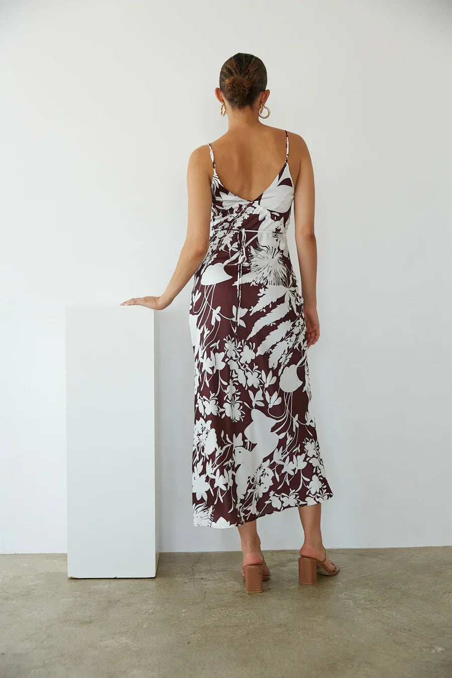 Robe longue en satin à imprimé fleuri Leyla