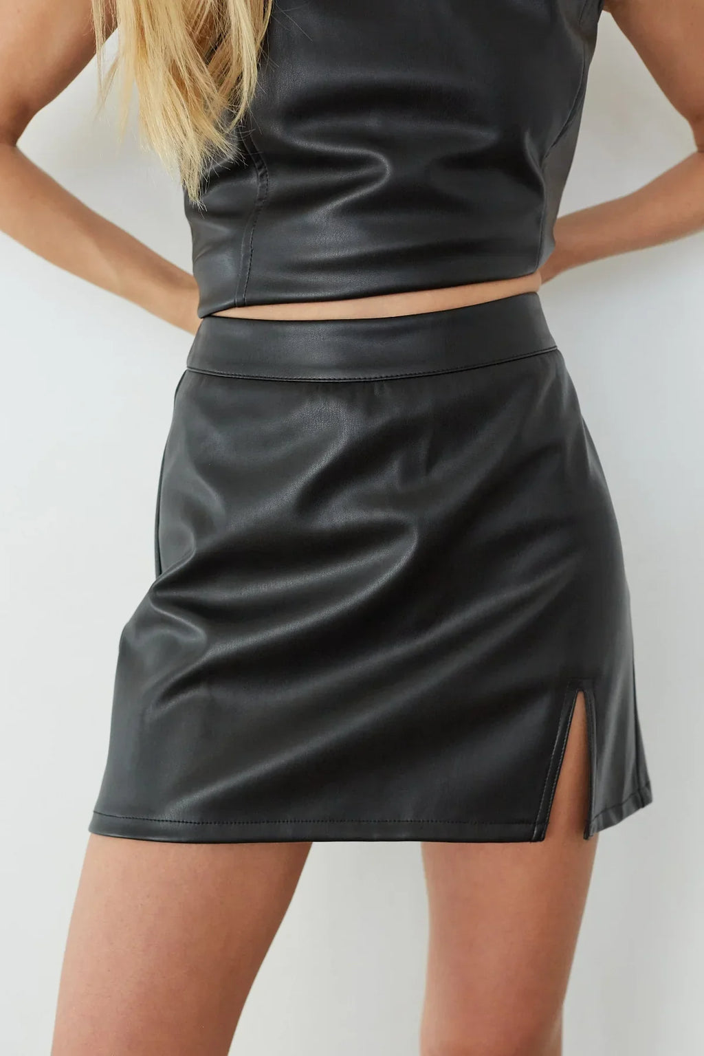 Jupe-short en similicuir Yara