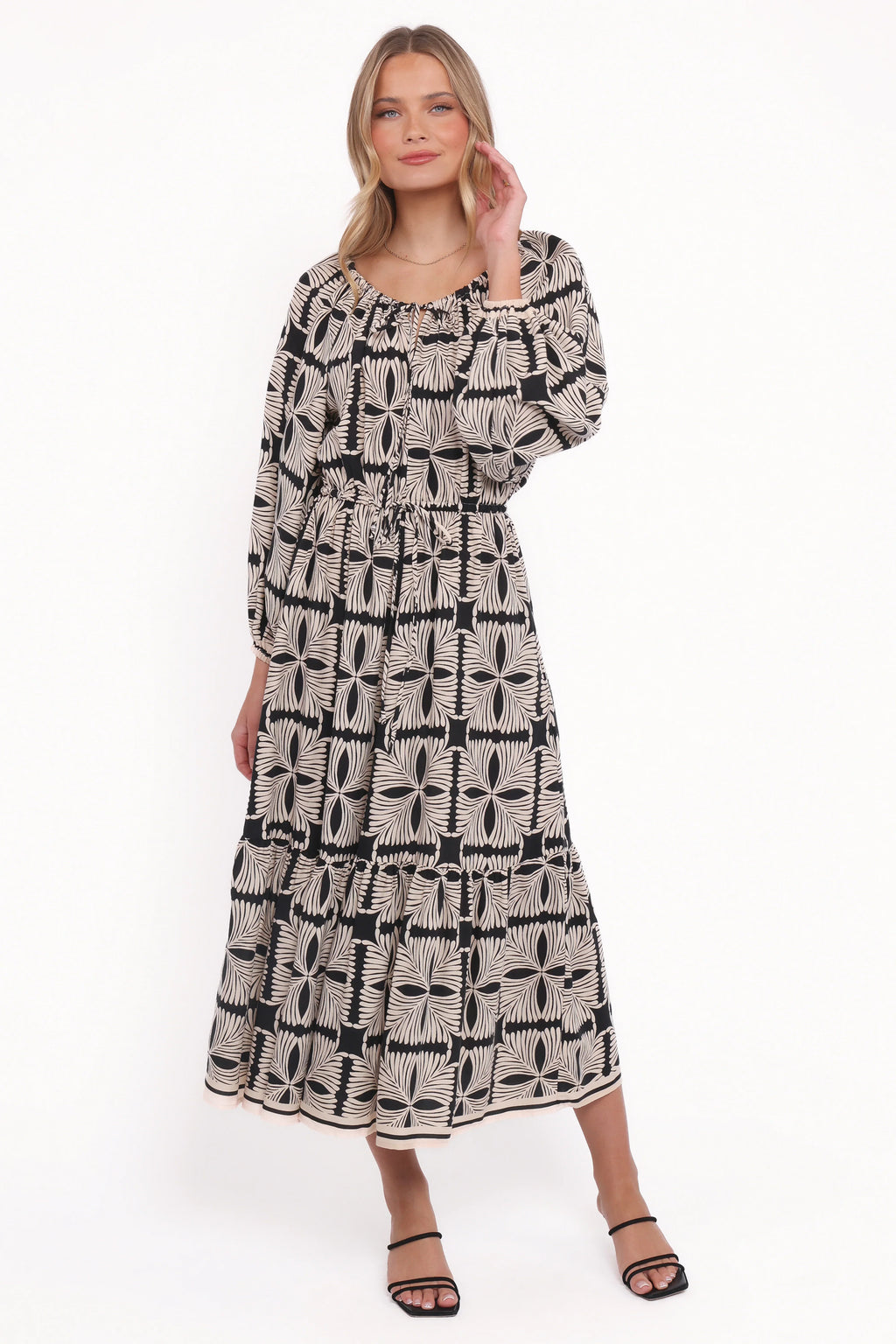 Robe midi asymétrique Faris – Imprimé géométrique noir