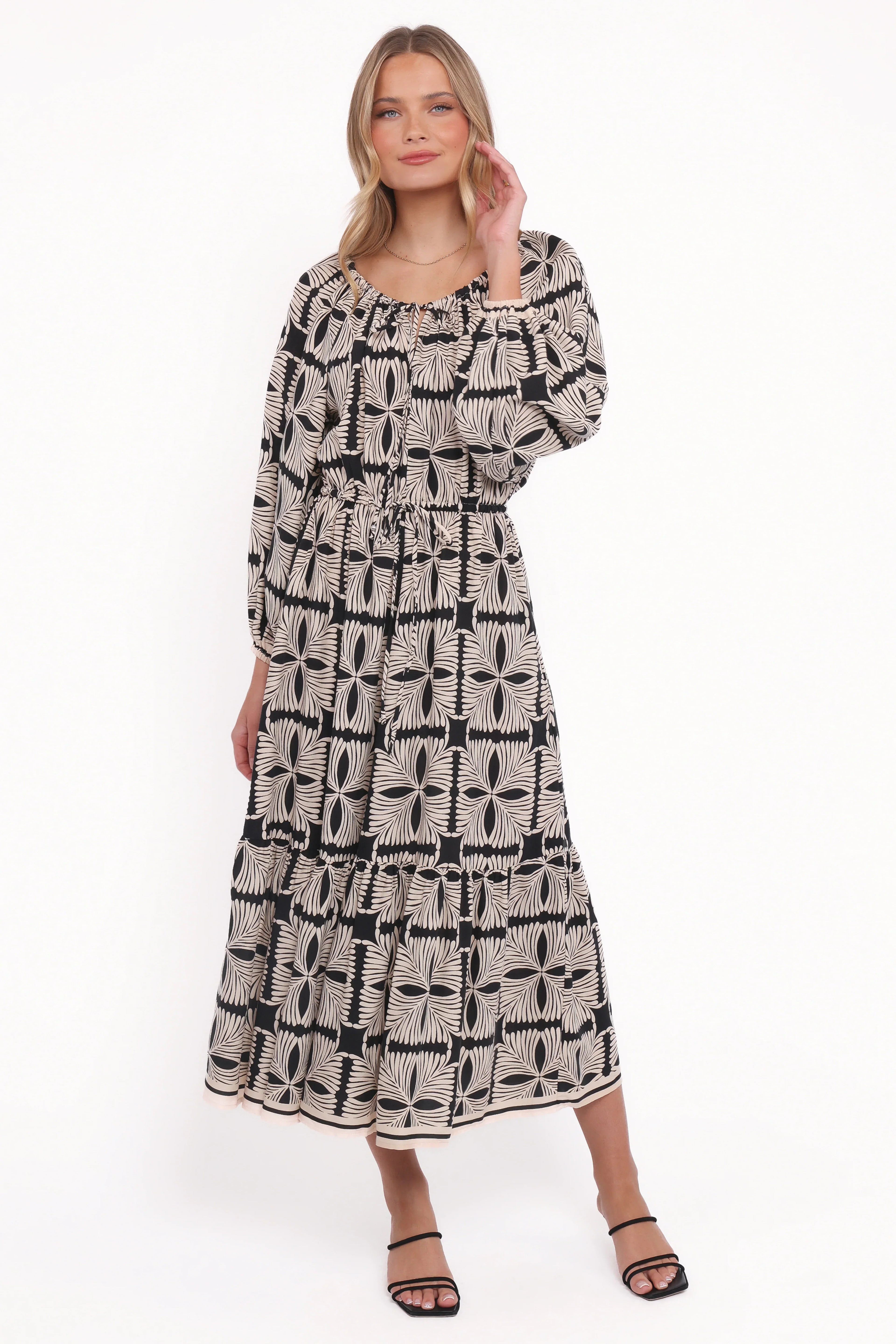 Robe midi asymétrique Faris – Imprimé géométrique noir