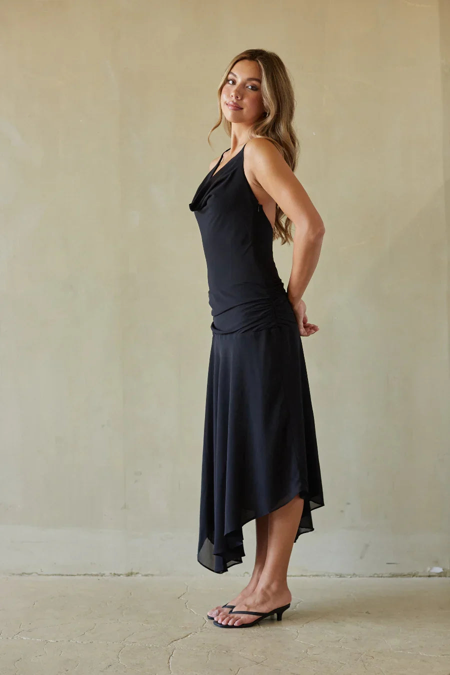 Robe midi Cora Chiffon à dos nu