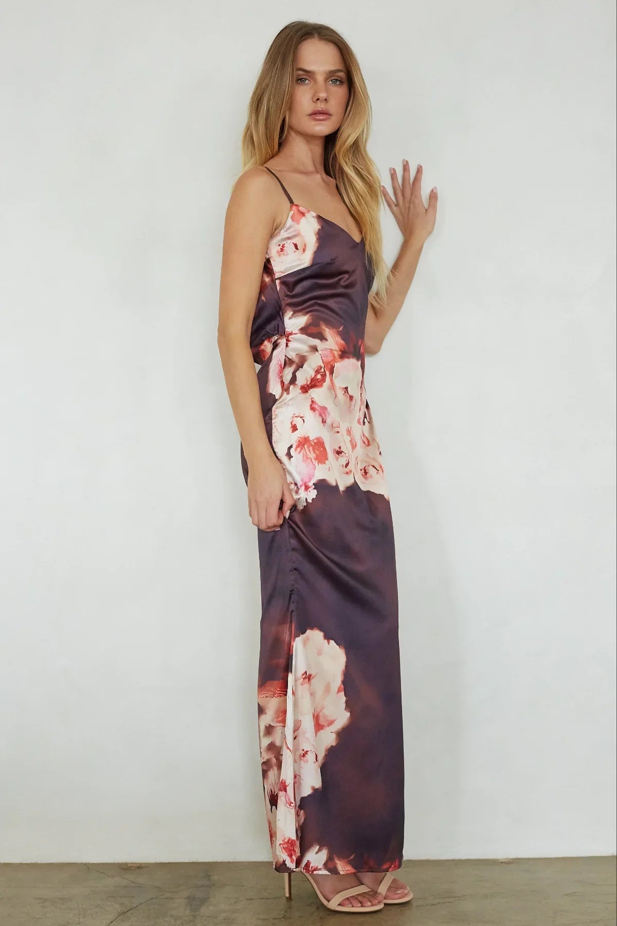 Robe longue Jenny en satin fleuri