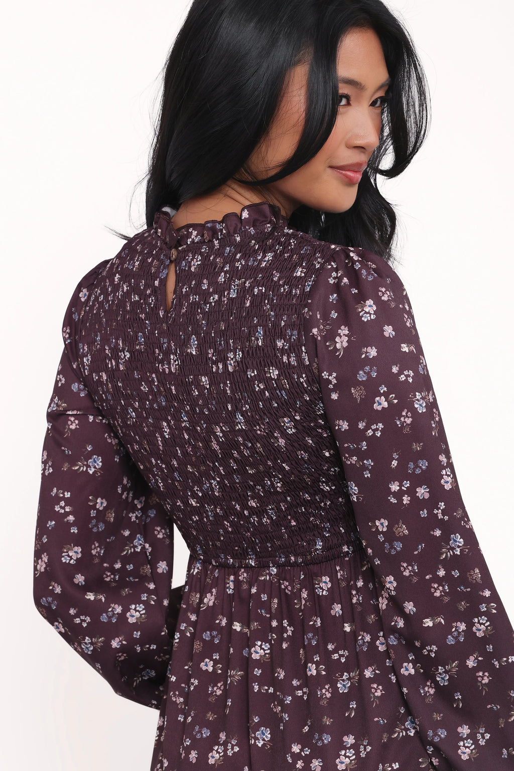 Robe mi-longue Edwina à manches longues et volants smockés - motif floral prune