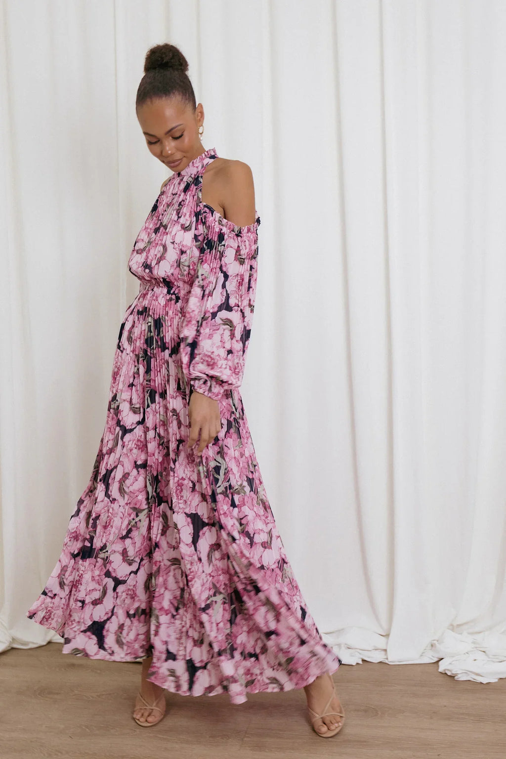 Robe longue plissée Hilary – Imprimé fleuri rose