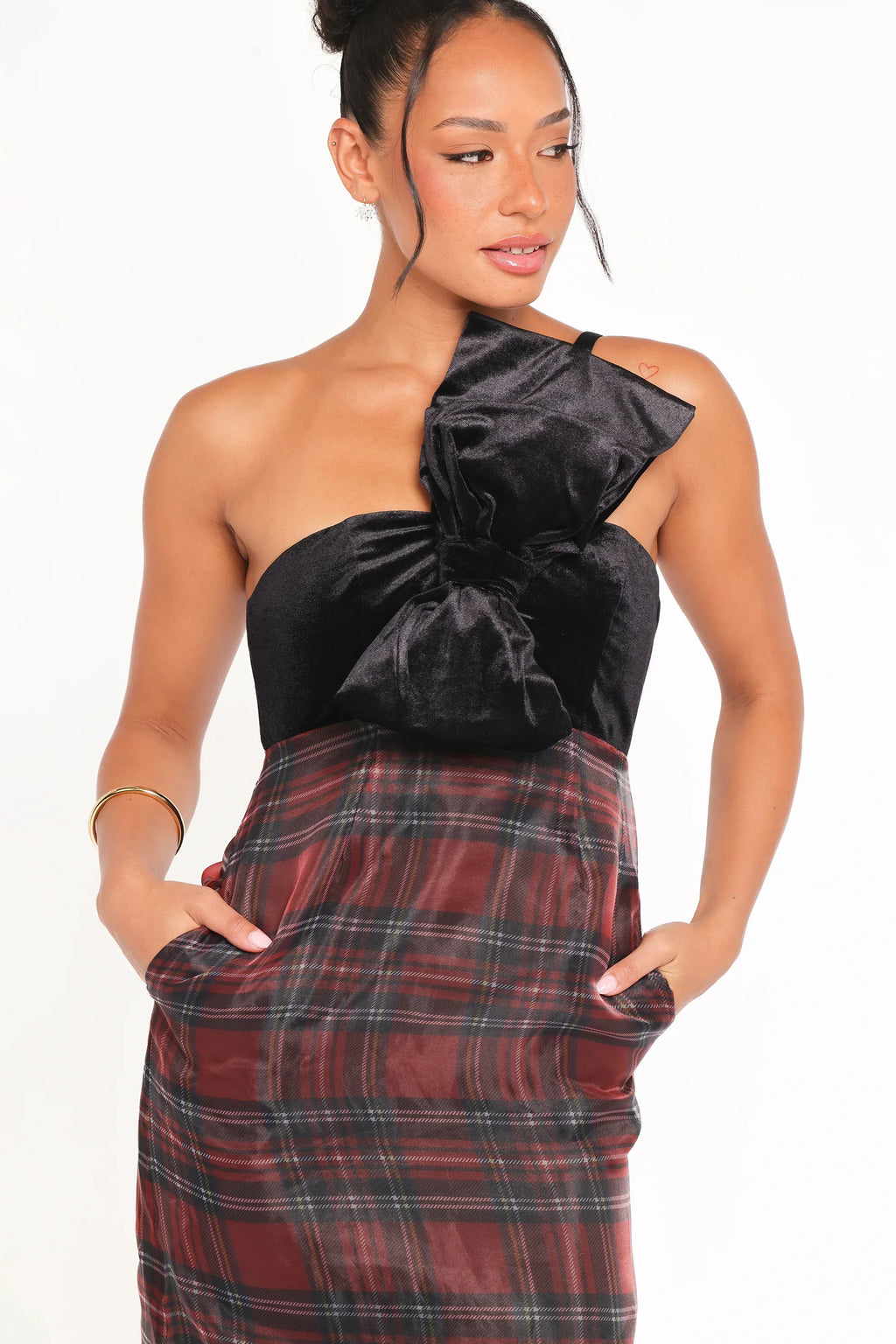 Robe midi Amelie asymétrique à carreaux écossais rouges avec buste ajusté