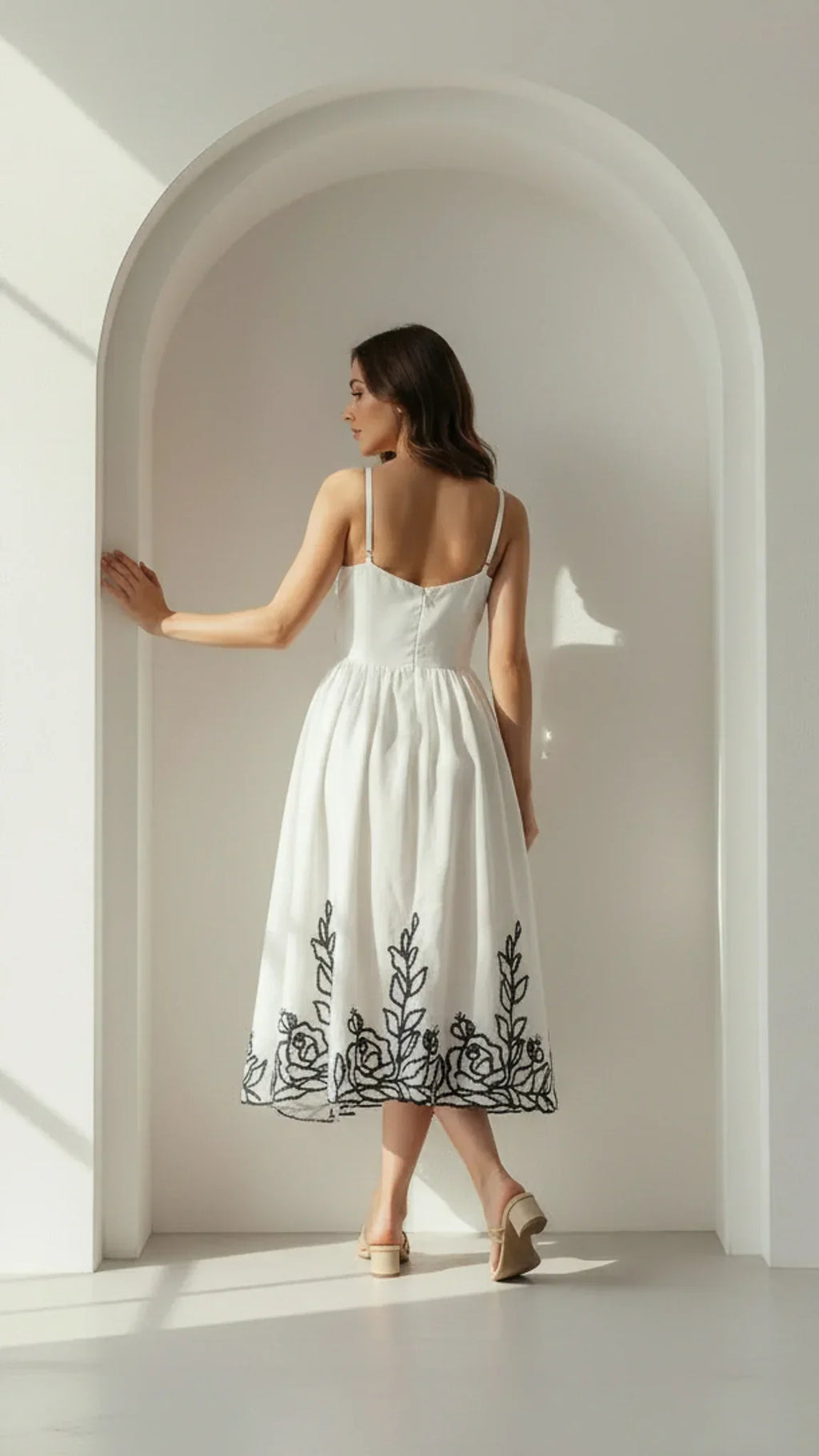 Robe midi brodée Elara