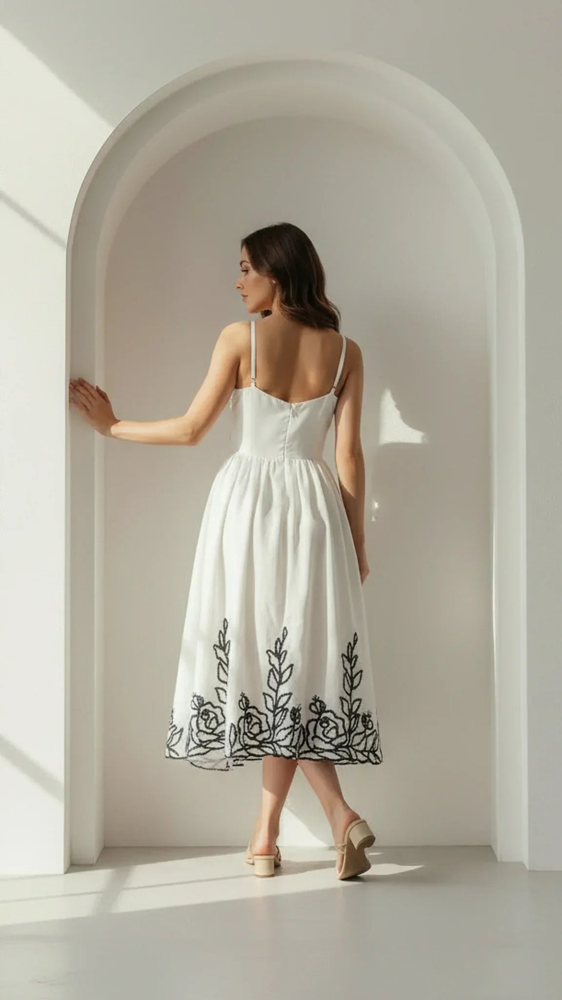 Robe midi brodée Elara