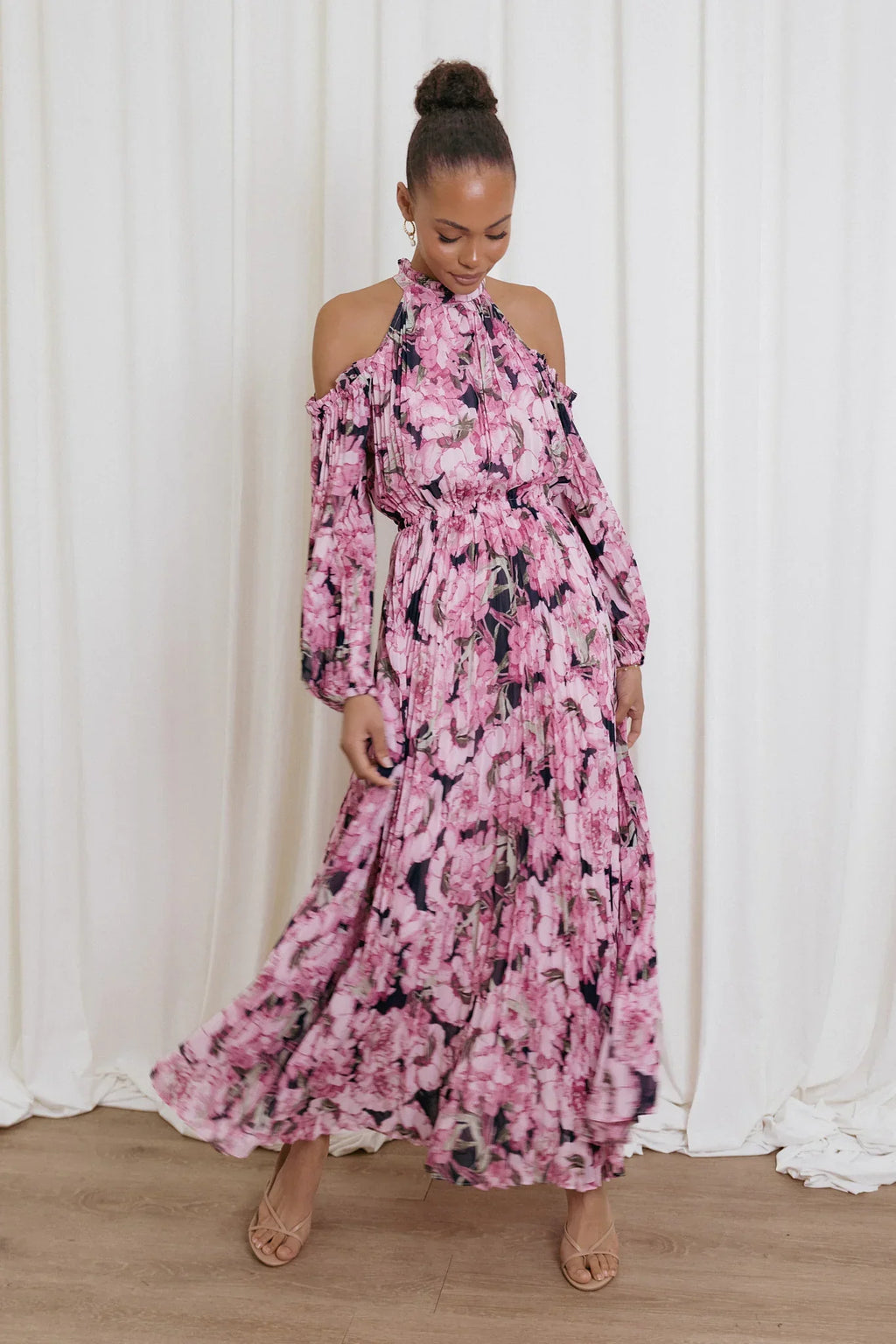 Robe longue plissée Hilary – Imprimé fleuri rose