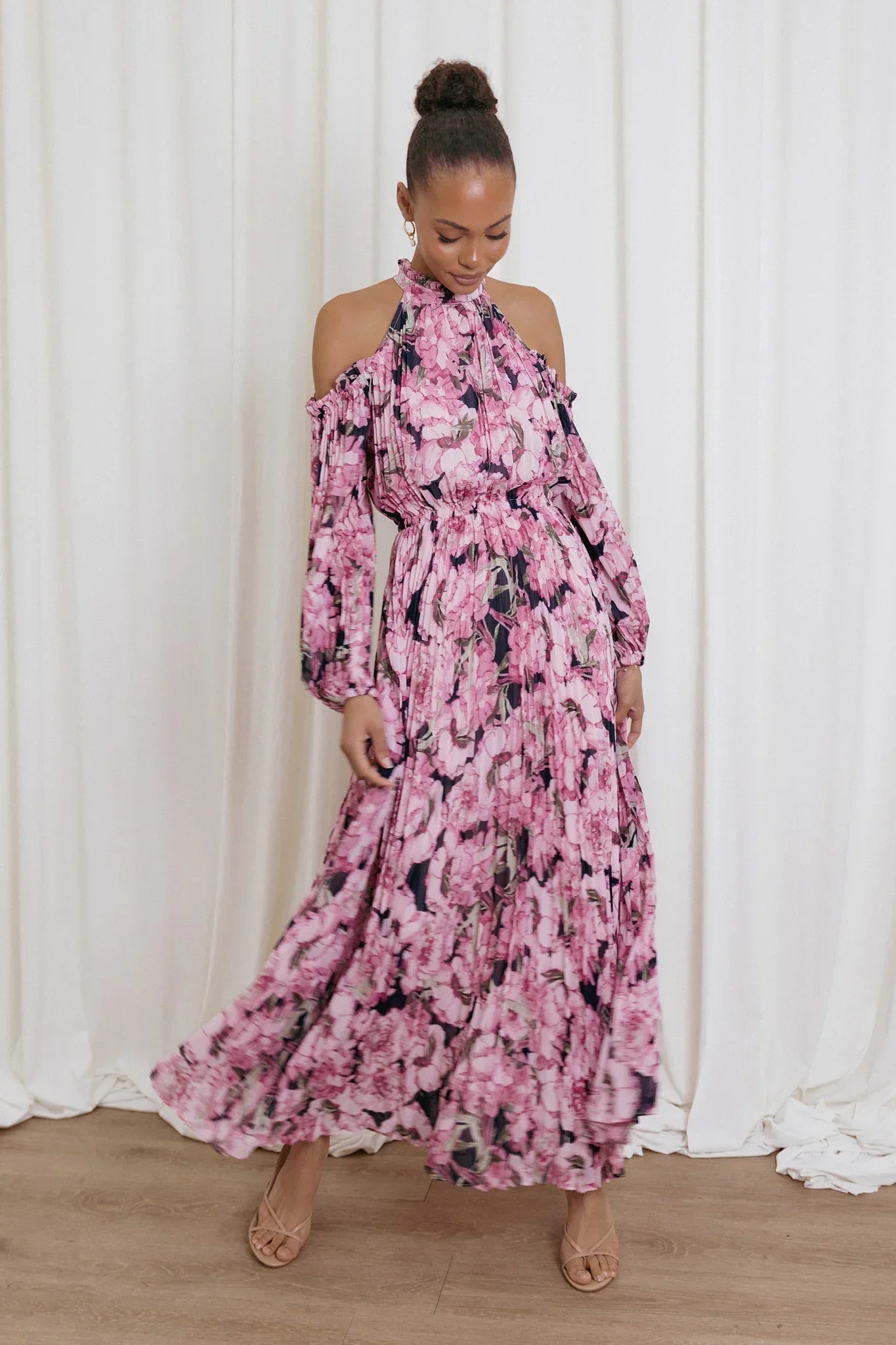 Robe longue plissée Hilary – Imprimé fleuri rose