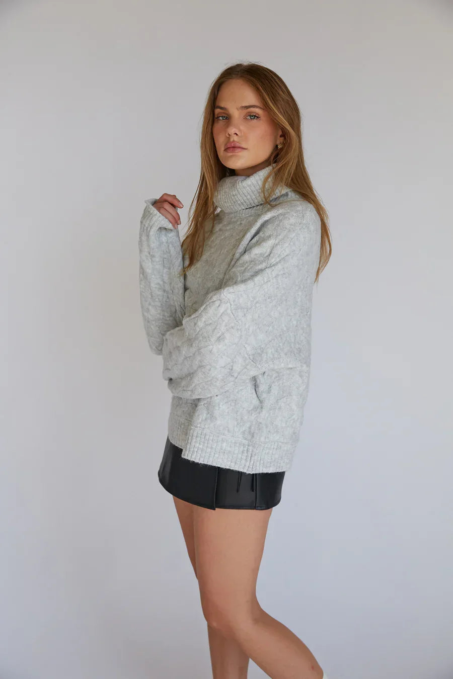 Pull col roulé en tricot torsadé August