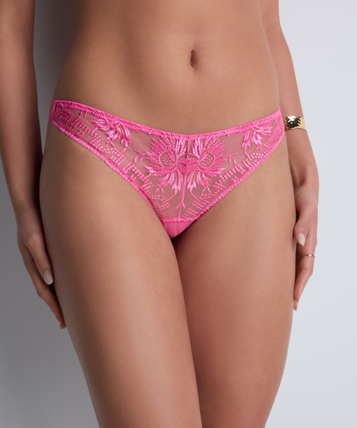 String Excitation Rose vif Règles d'attraction