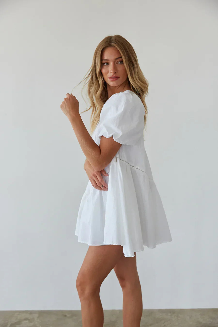 Mini-robe babydoll Francesca à manches bouffantes