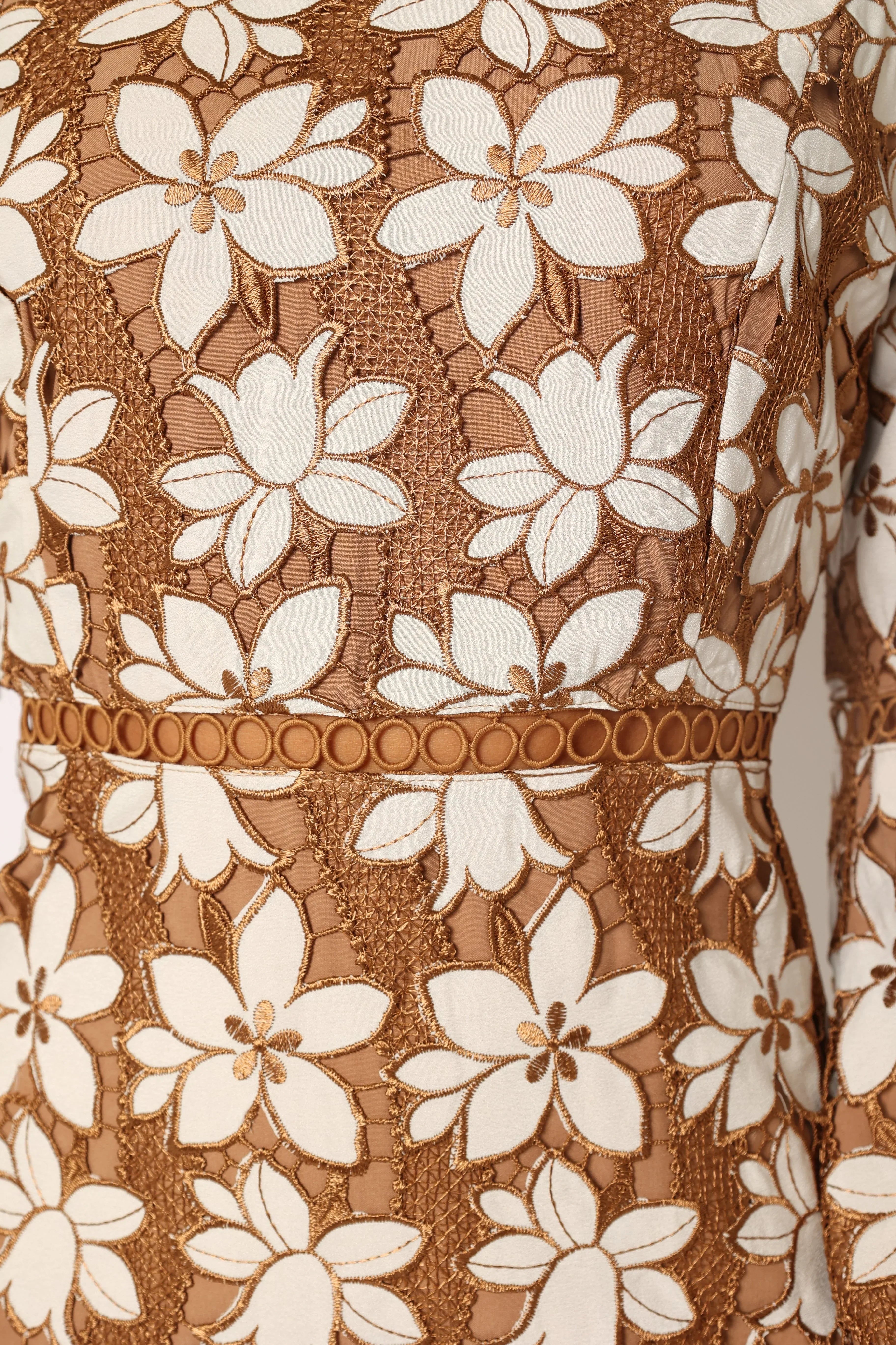 Robe longue en dentelle à manches longues Pierre - Mocha