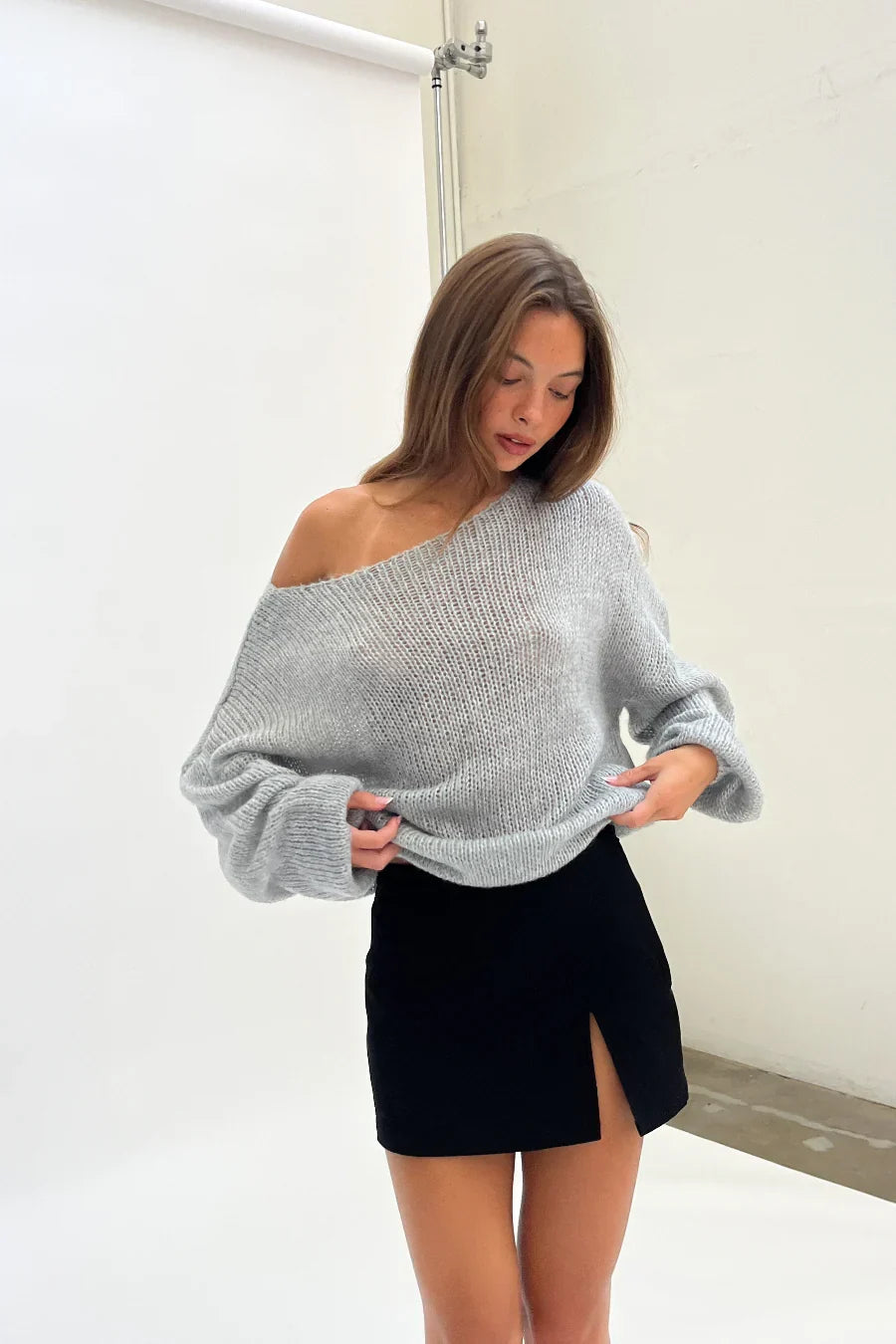 Chandail en tricot à épaules dénudées Raven