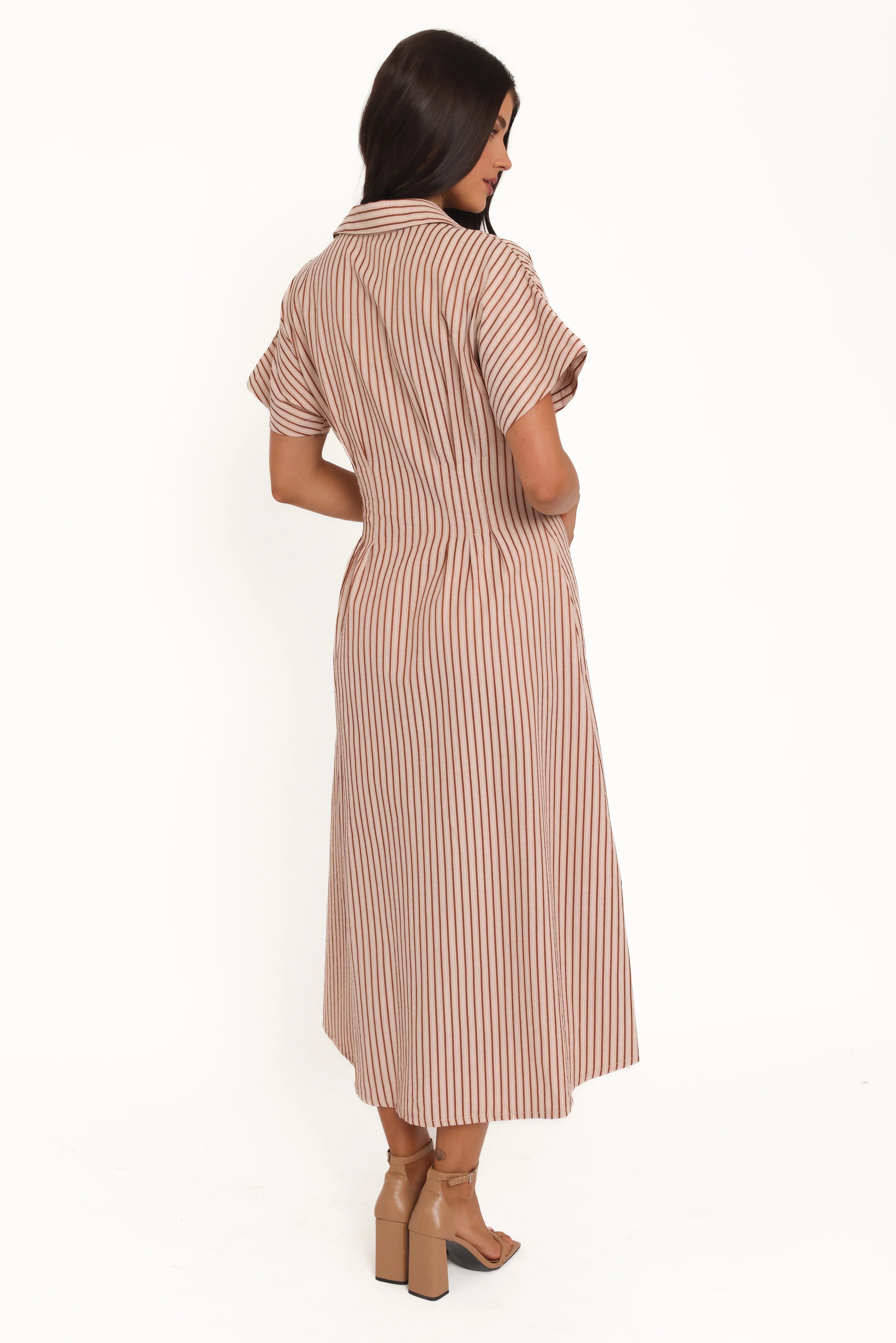 Robe longue à manches courtes et boutonnée Eilis - Rayures marron