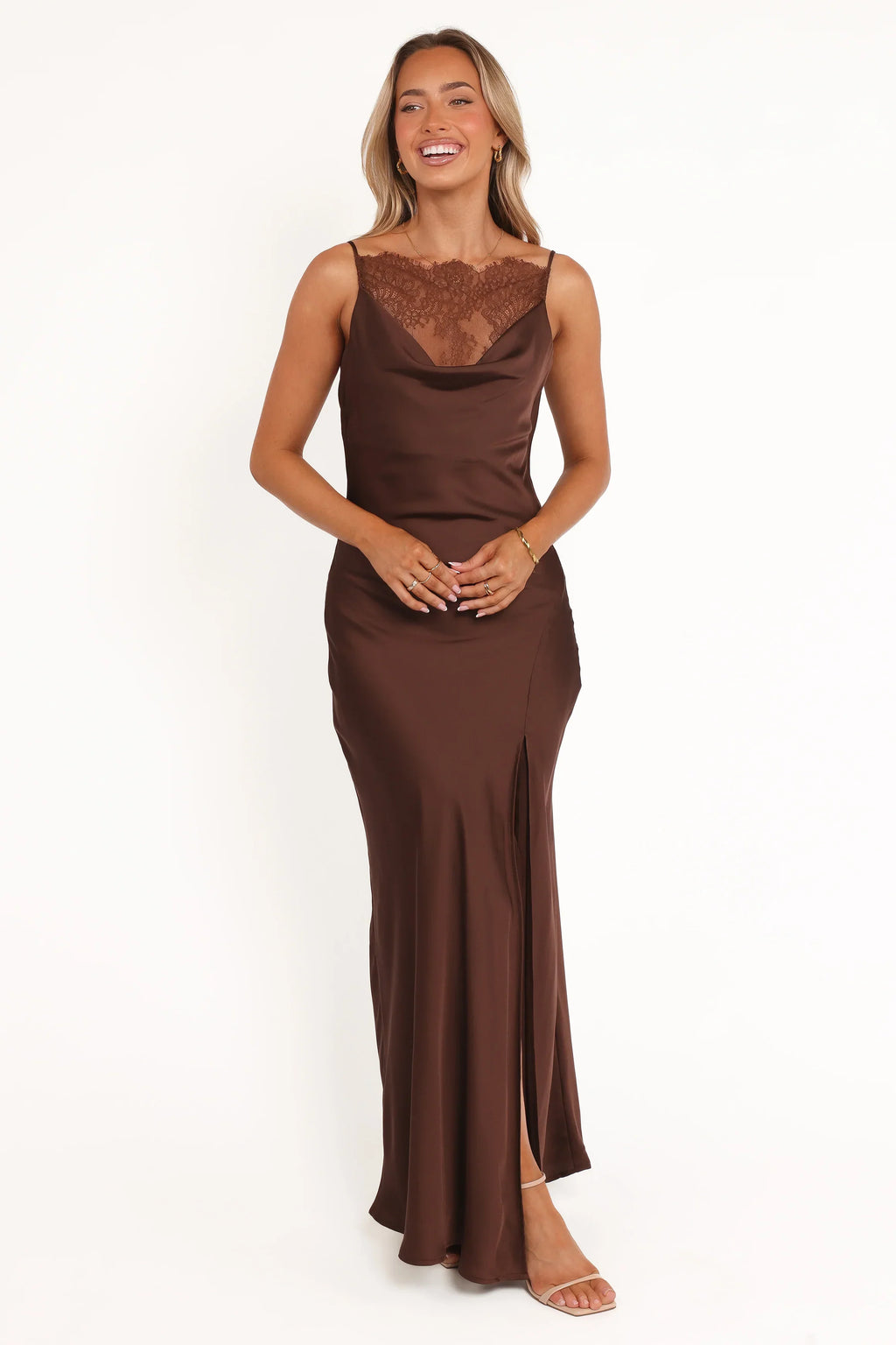 Robe longue Evana en dentelle - Marron