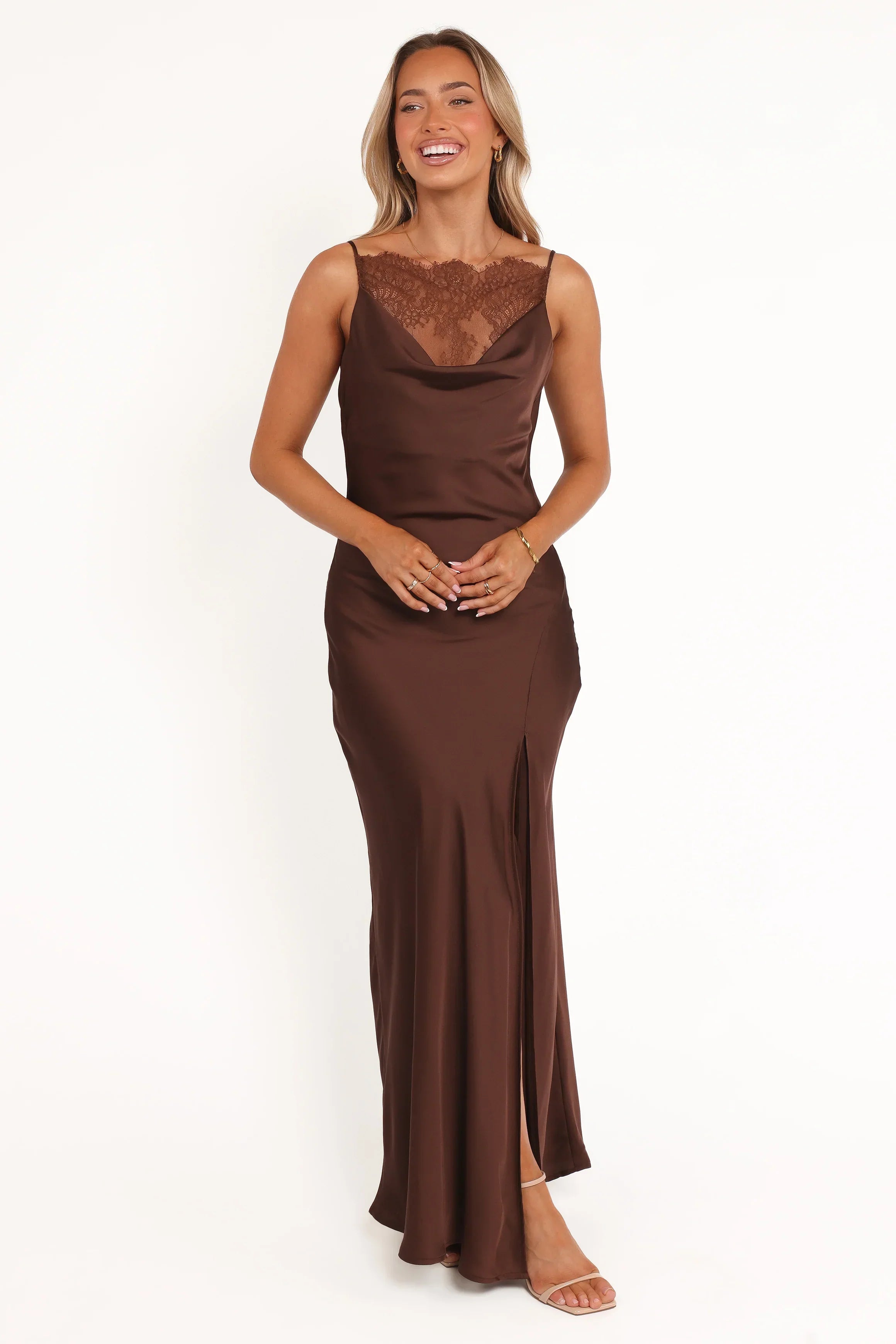 Robe longue Evana en dentelle - Marron