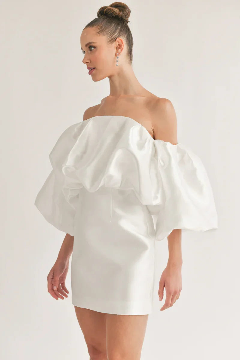 Robe Courte Theresa à Manches Bouffantes et Épaules Dénudées