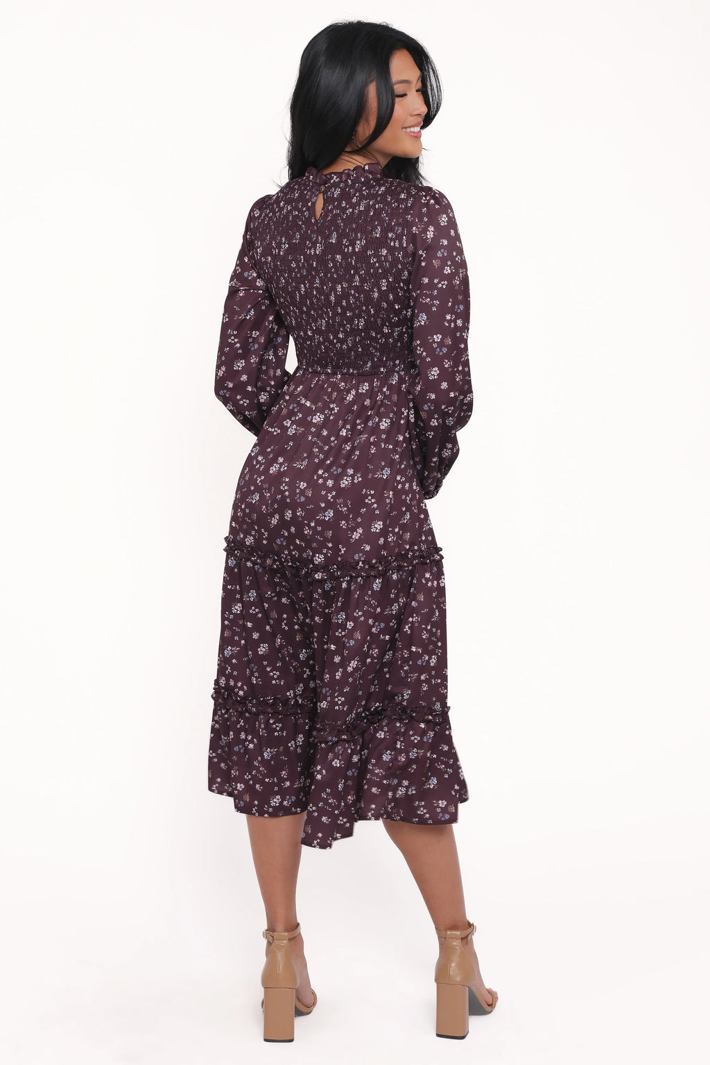 Robe mi-longue Edwina à manches longues et volants smockés - motif floral prune