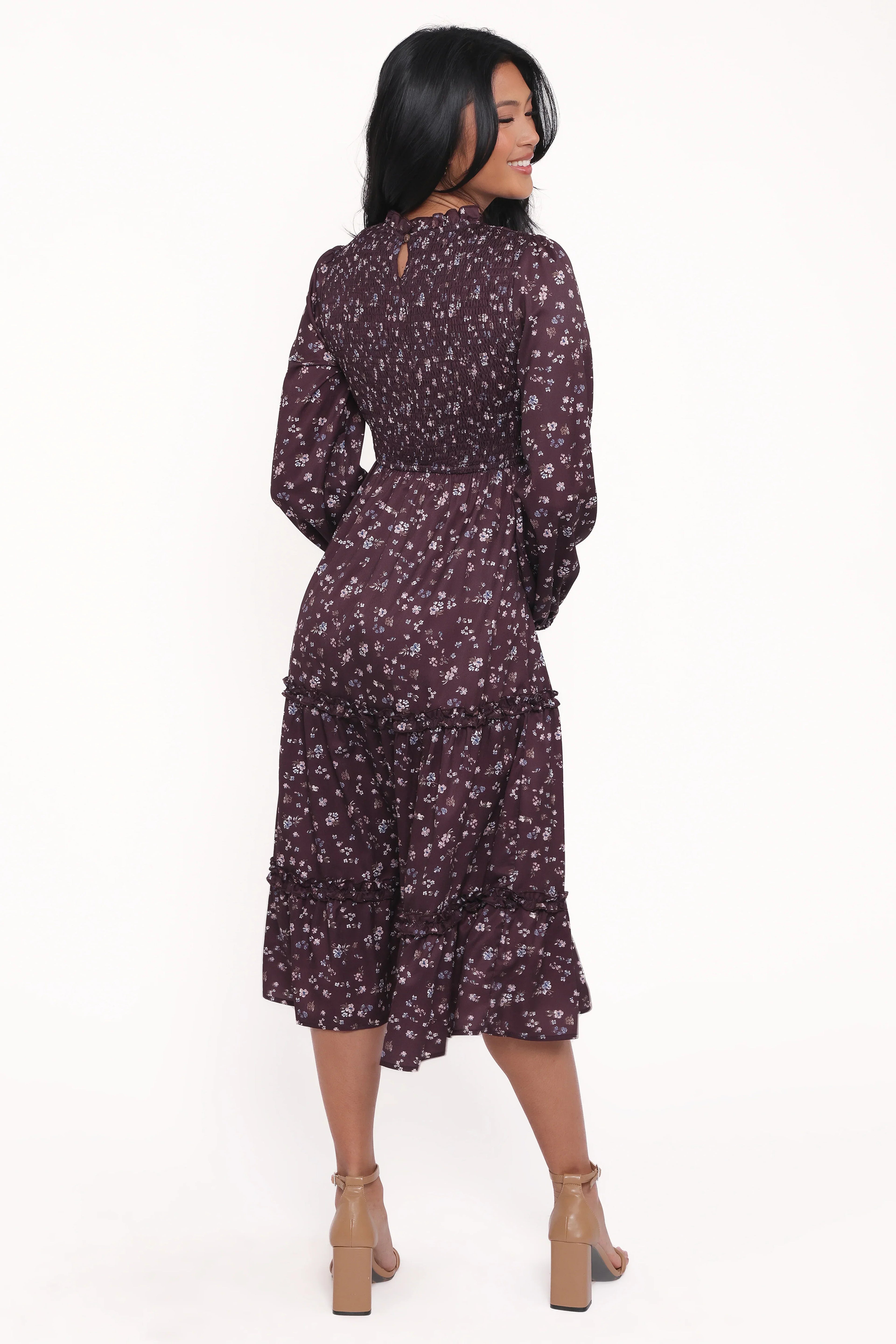 Robe mi-longue Edwina à manches longues et volants smockés - motif floral prune