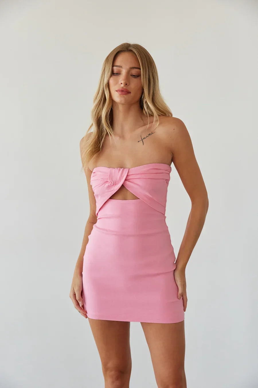 Mini-robe Kynlee à torsade sur le devant