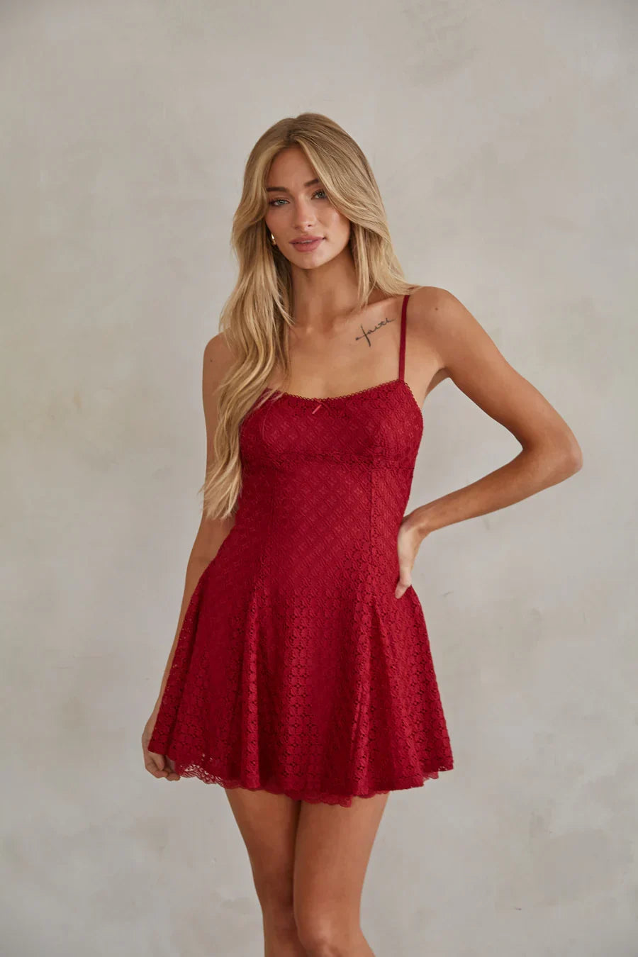 Mini-robe évasée en dentelle Betty