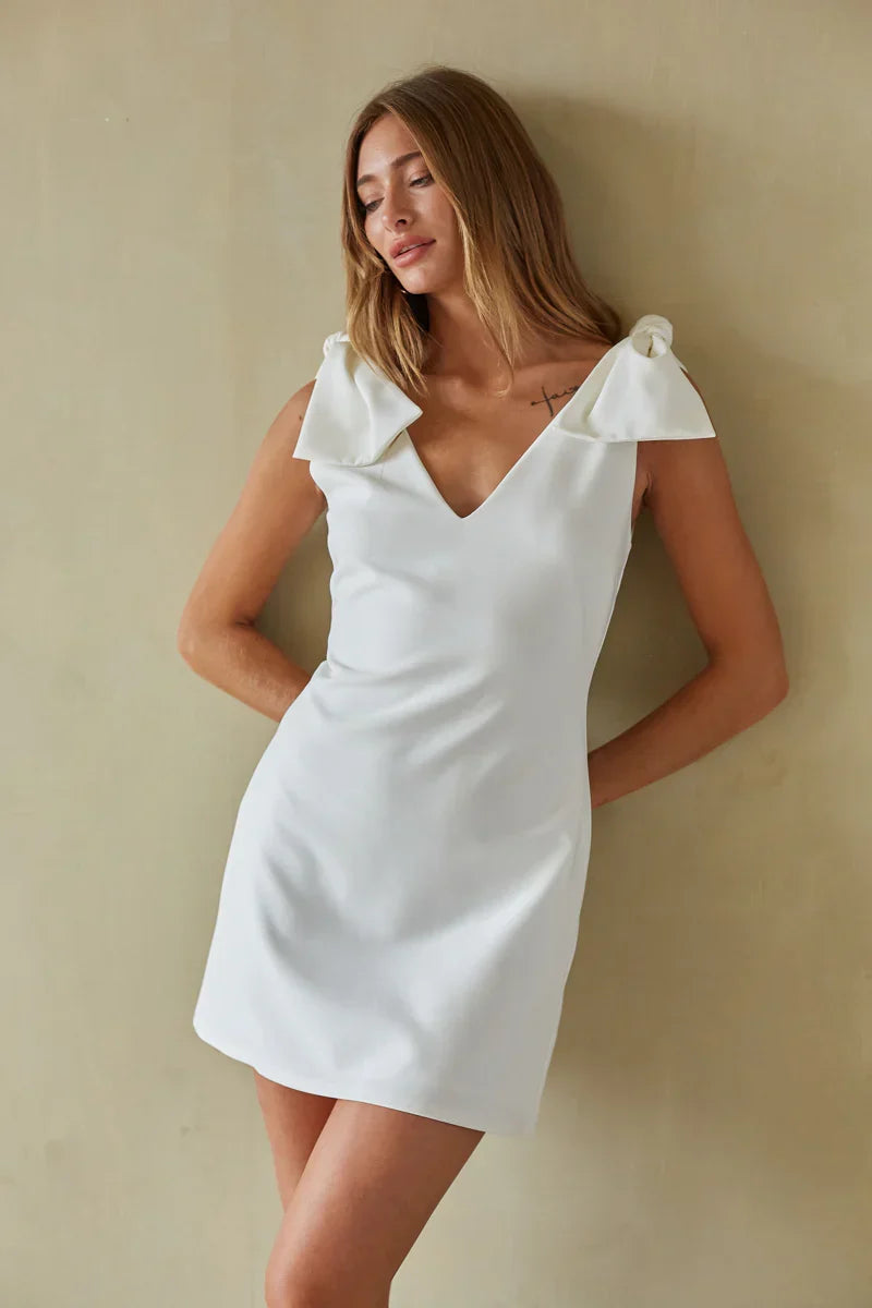 Robe courte Audrey à nœud aux bretelles