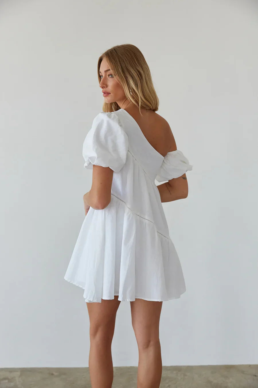 Mini-robe babydoll Francesca à manches bouffantes