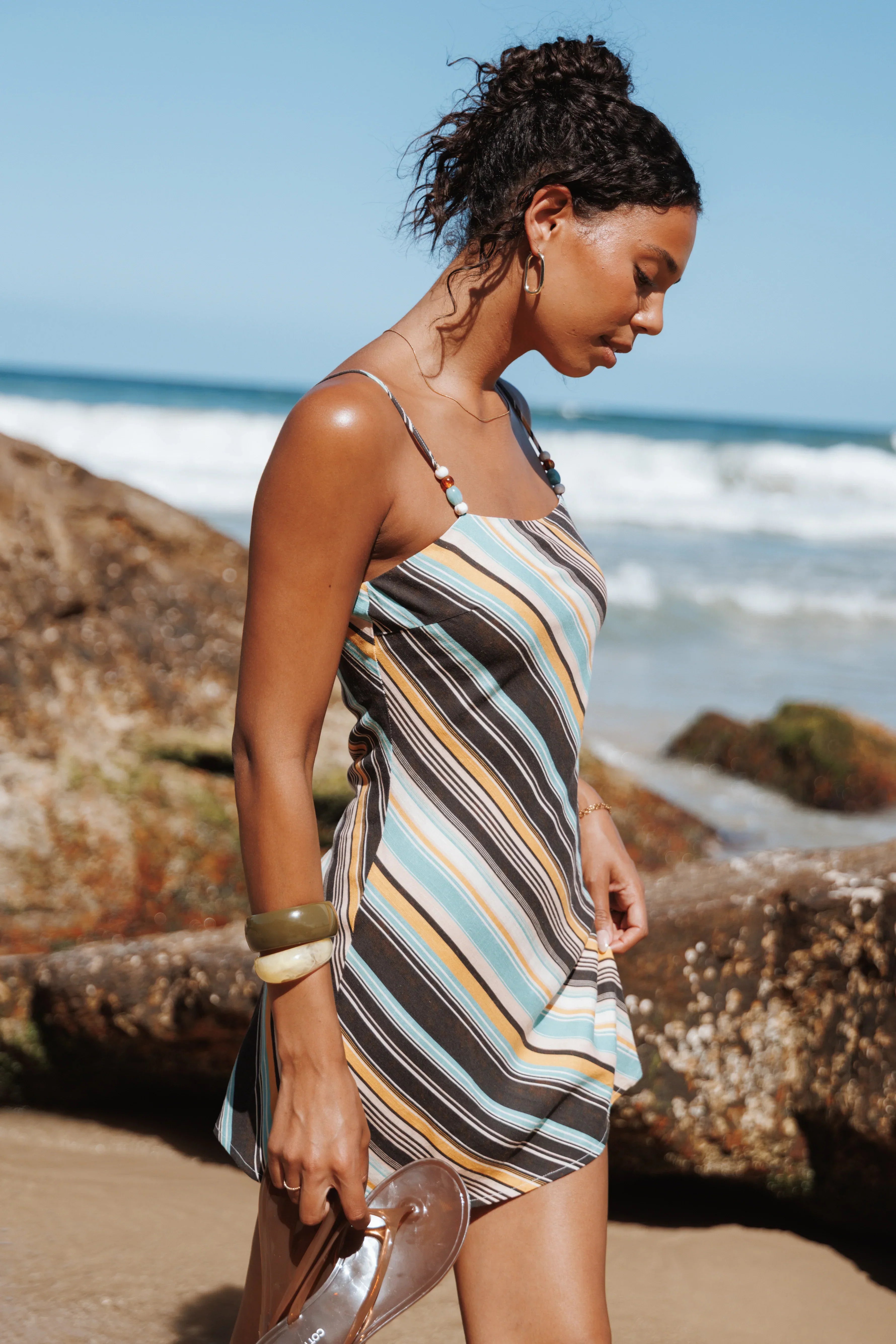 Robe Courte Kosta – Rayures Rétro Marron