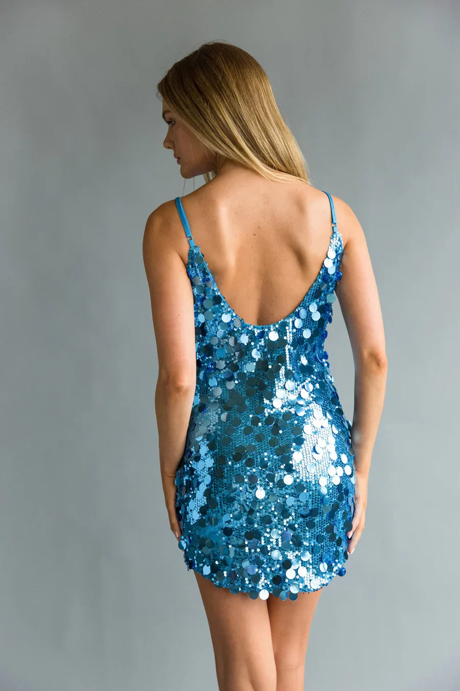 Robe courte moulante à sequins Giselle