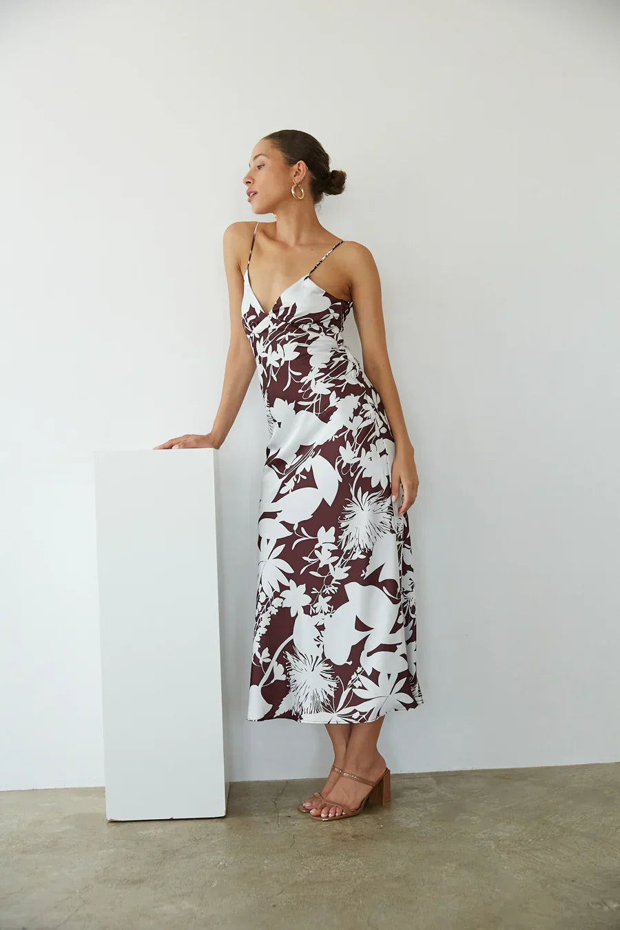 Robe longue en satin à imprimé fleuri Leyla