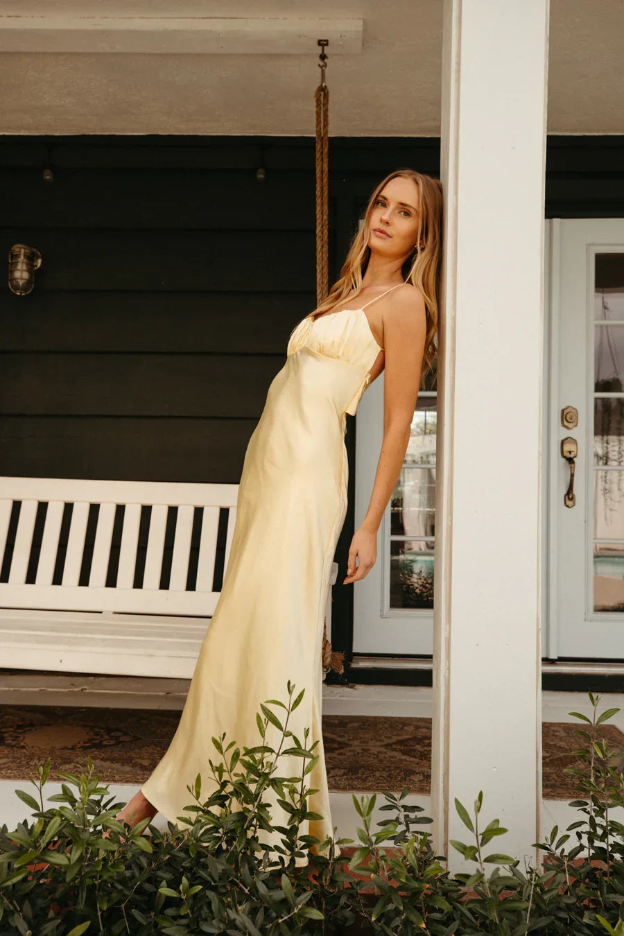 Robe longue en satin à dos ouvert Andie
