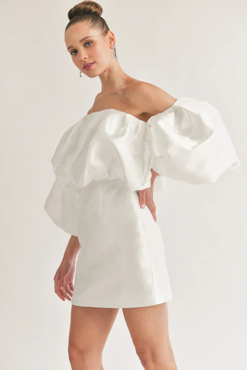 Robe Courte Theresa à Manches Bouffantes et Épaules Dénudées