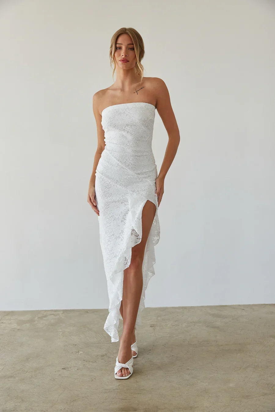 Robe longue volantée en dentelle Vivienne