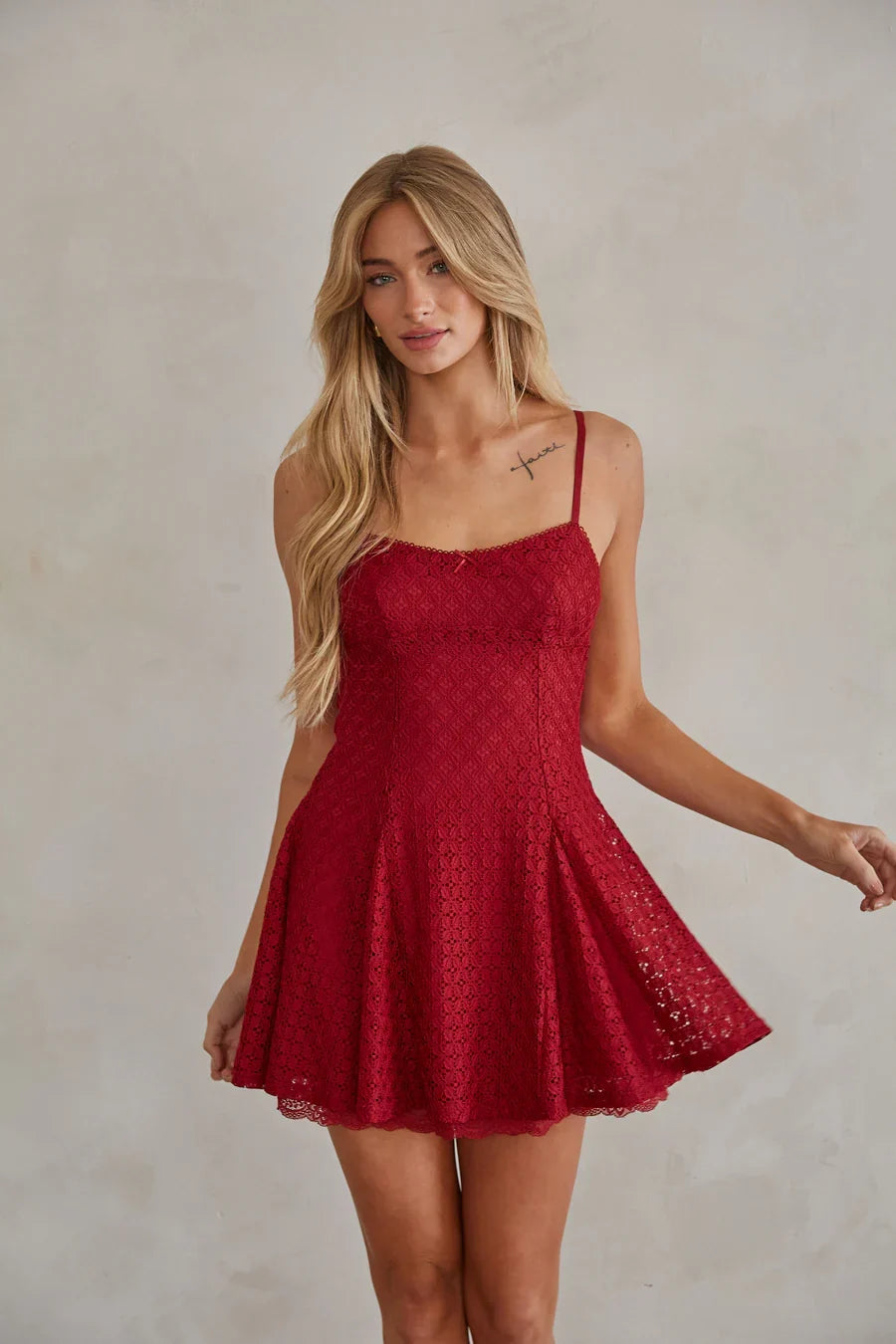 Mini-robe évasée en dentelle Betty