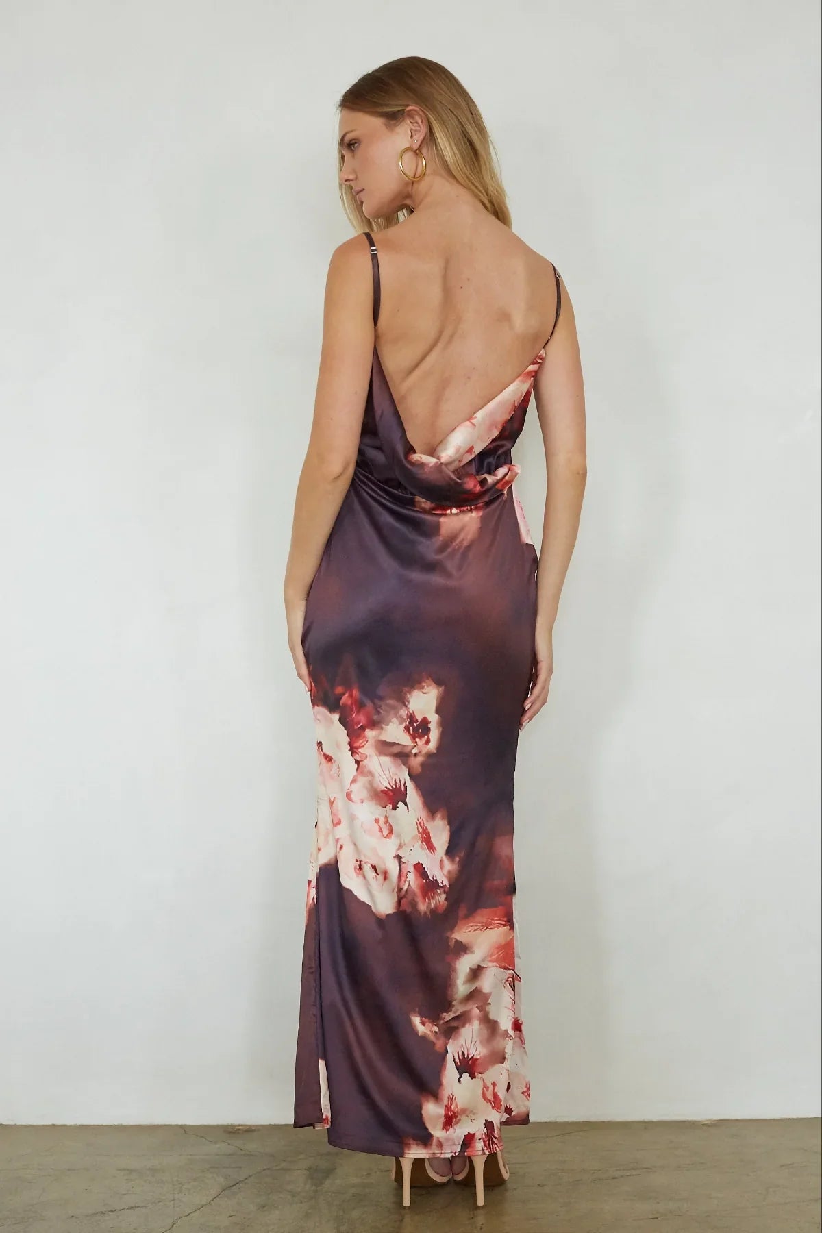 Robe longue Jenny en satin fleuri