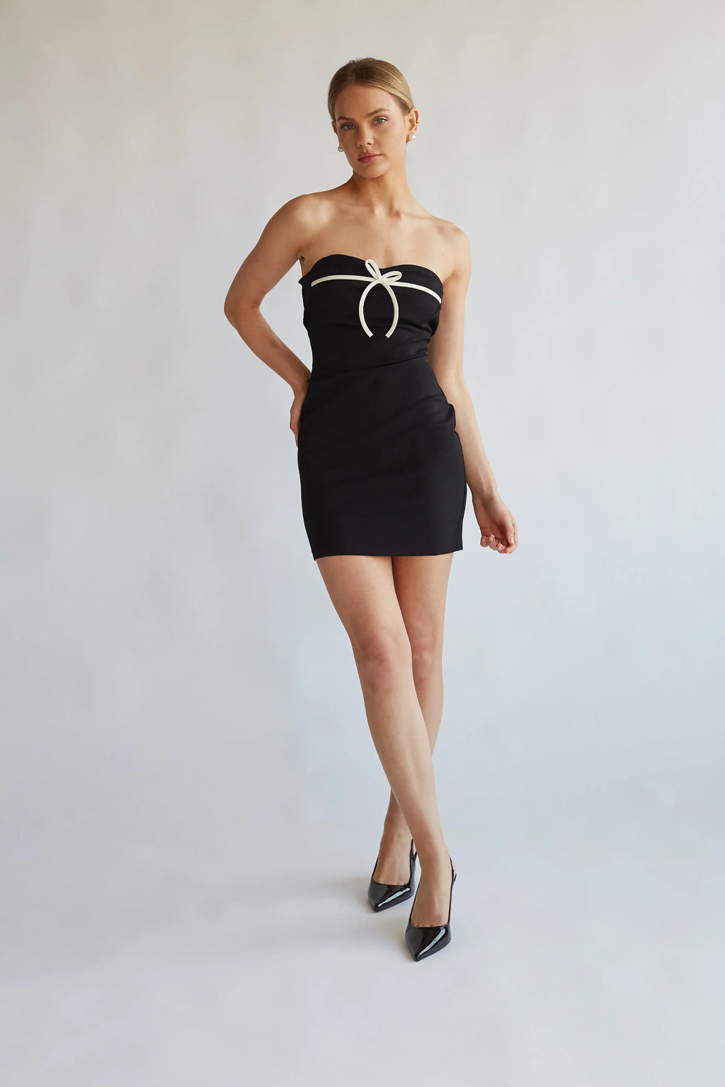 Robe bustier courte et moulante Eloise à nœud
