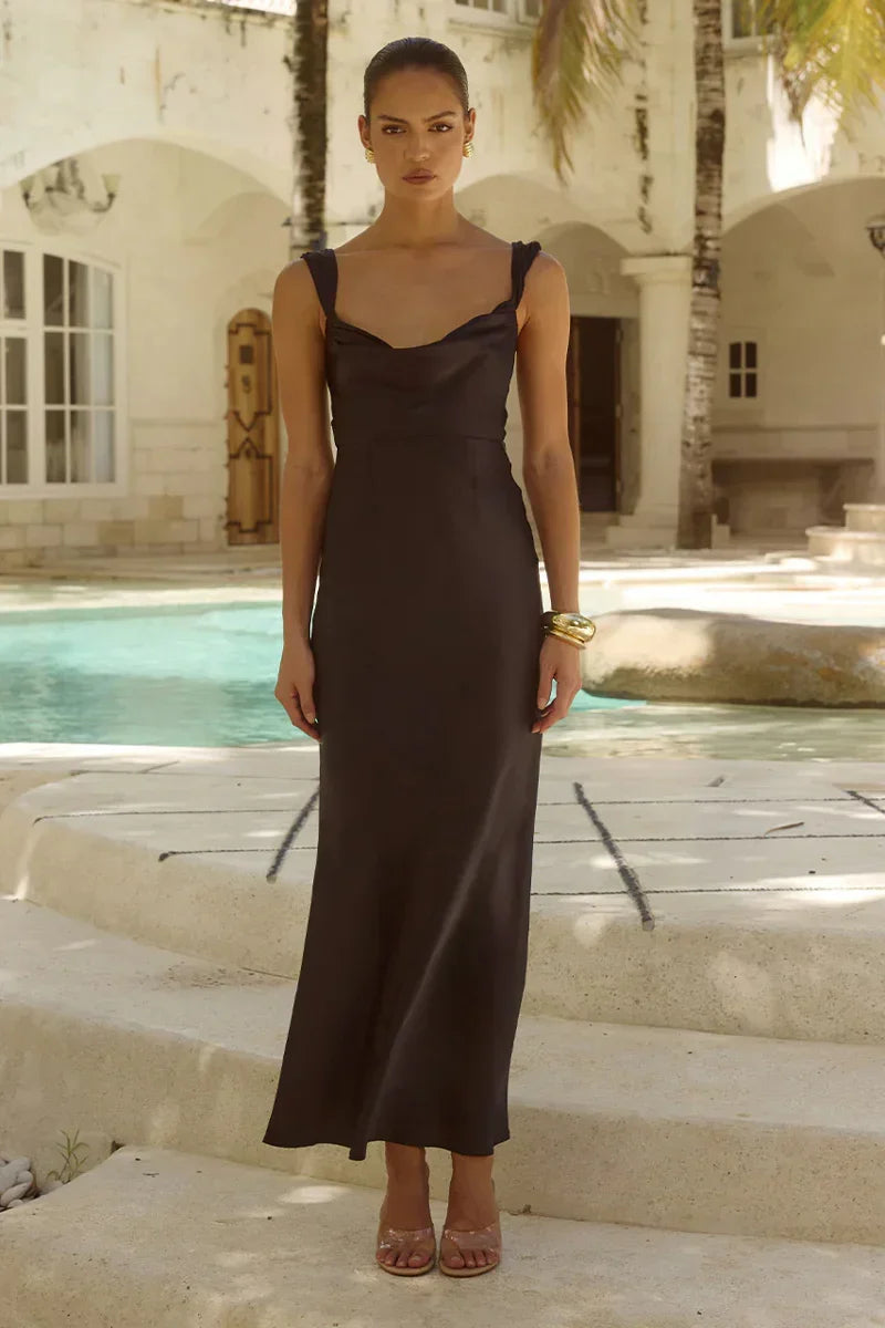 Robe longue en satin à col bénitier Margot